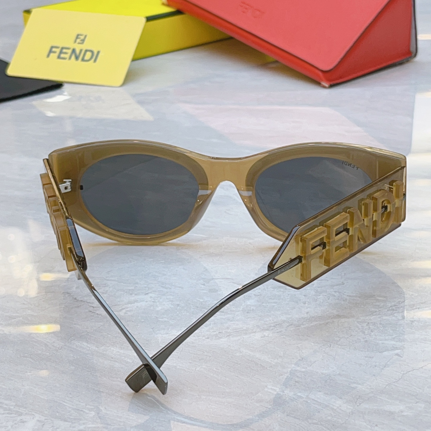 ，【FEN*】芬*迪新款太阳镜🕶️，MODEL：FE4096，SIZE：53口22-145