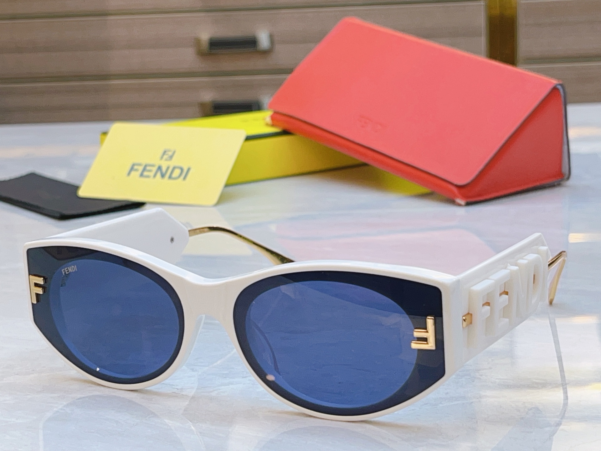 ，【FEN*】芬*迪新款太阳镜🕶️，MODEL：FE4096，SIZE：53口22-145