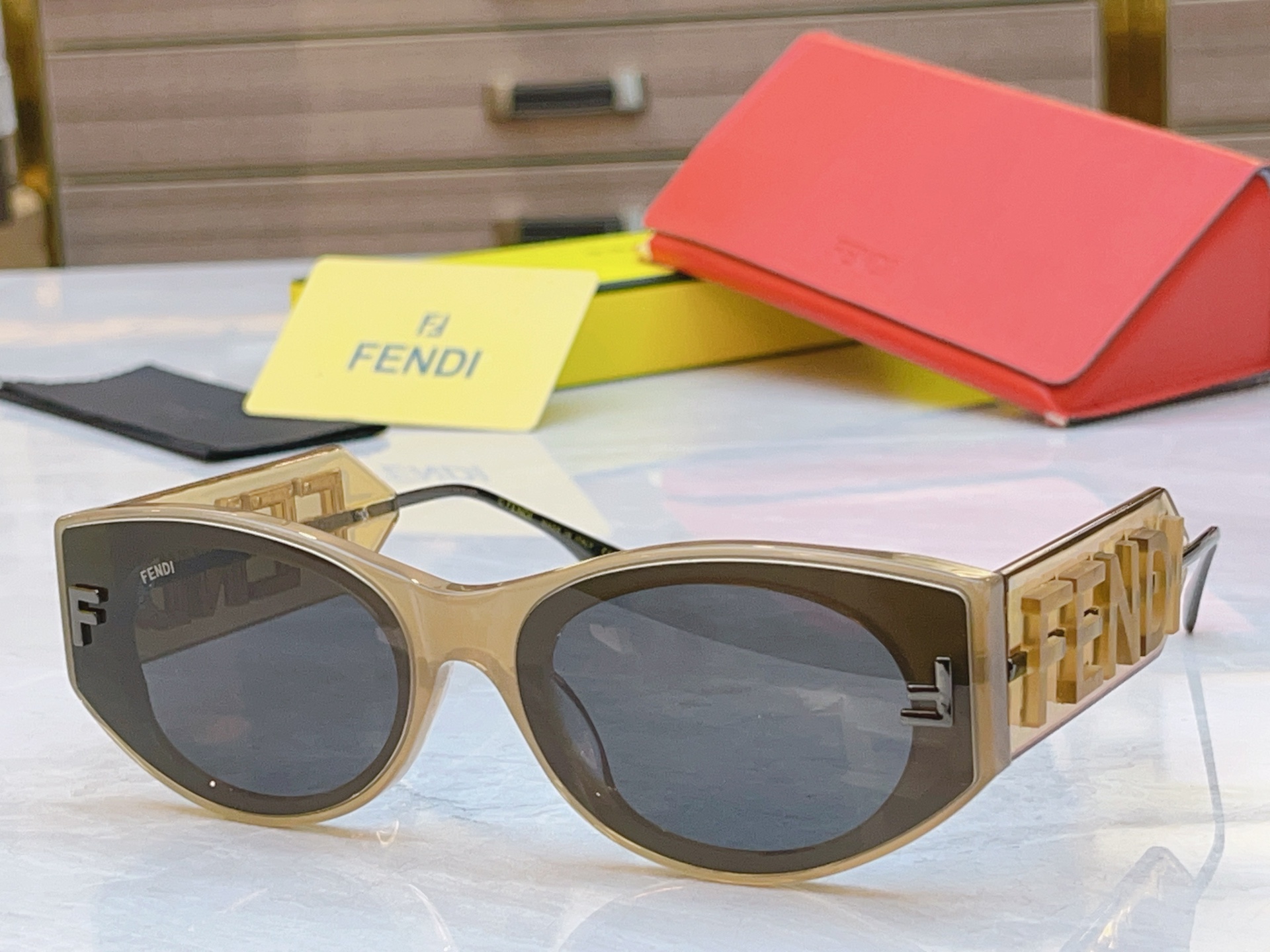，【FEN*】芬*迪新款太阳镜🕶️，MODEL：FE4096，SIZE：53口22-145