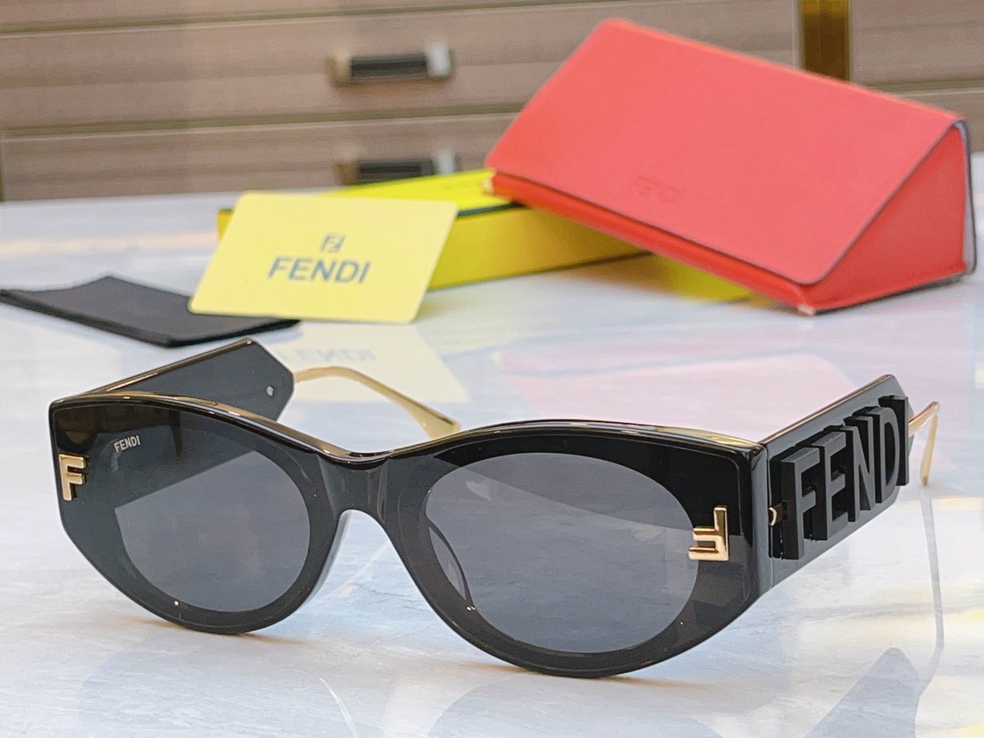 ，【FEN*】芬*迪新款太阳镜🕶️，MODEL：FE4096，SIZE：53口22-145