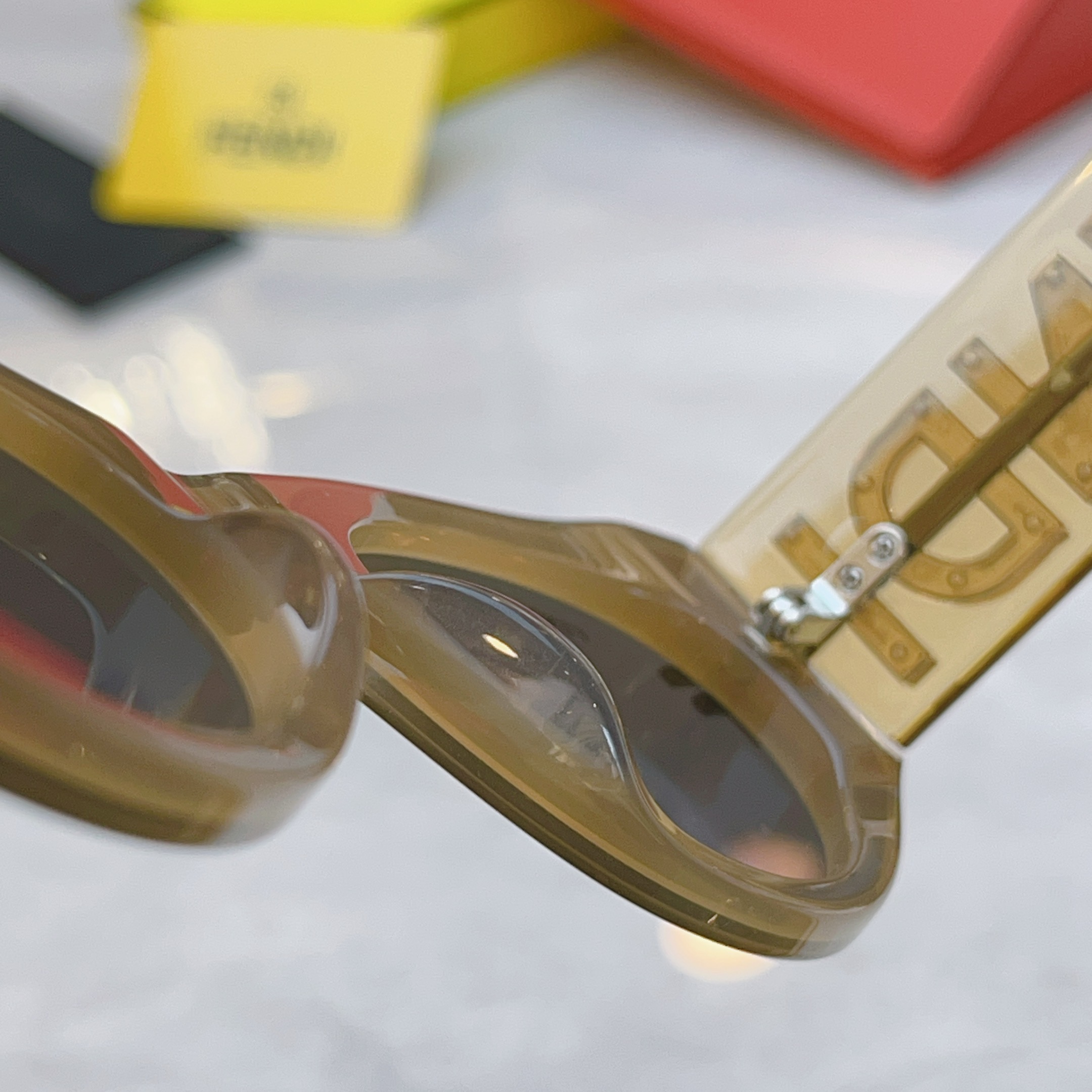 ，【FEN*】芬*迪新款太阳镜🕶️，MODEL：FE4096，SIZE：53口22-145