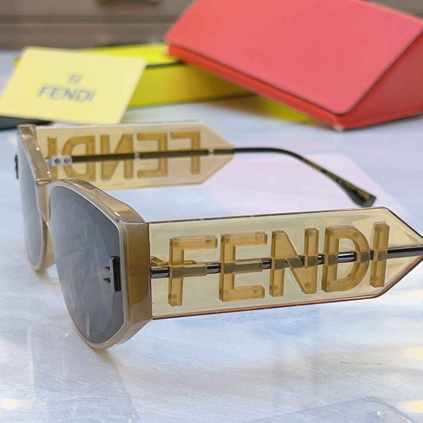 ，【FEN*】芬*迪新款太阳镜🕶️，MODEL：FE4096，SIZE：53口22-145