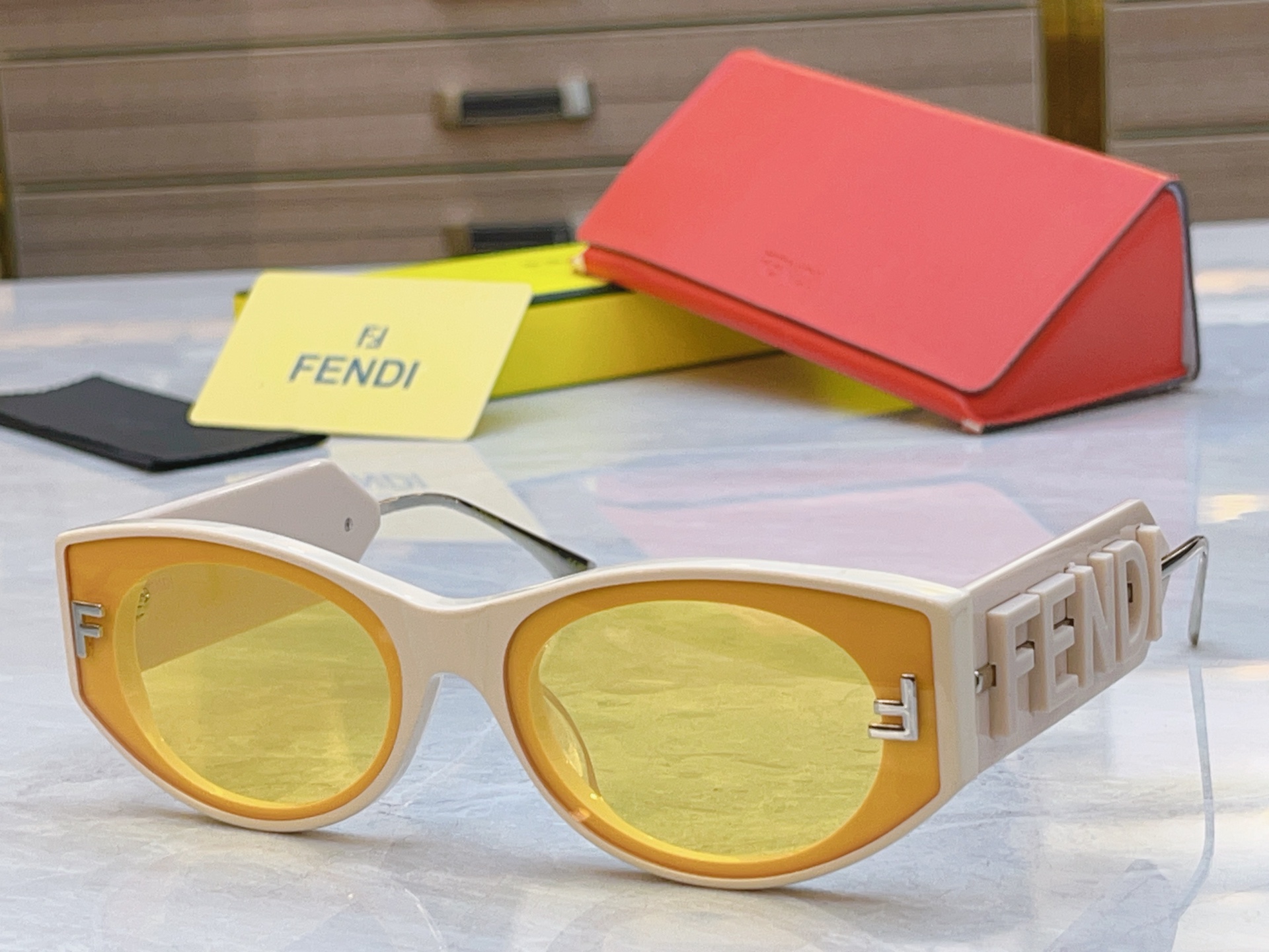 ，【FEN*】芬*迪新款太阳镜🕶️，MODEL：FE4096，SIZE：53口22-145