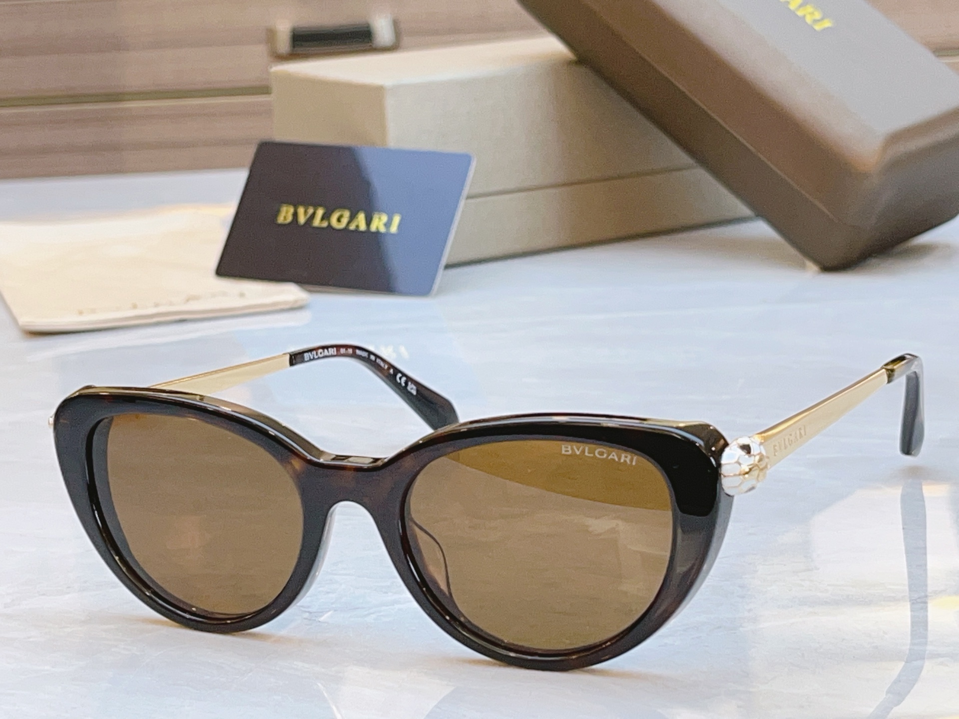 ，【BVLGA*】宝格*丽新款太阳镜，MODEL：BV 40067I，SIZE：50口19-140