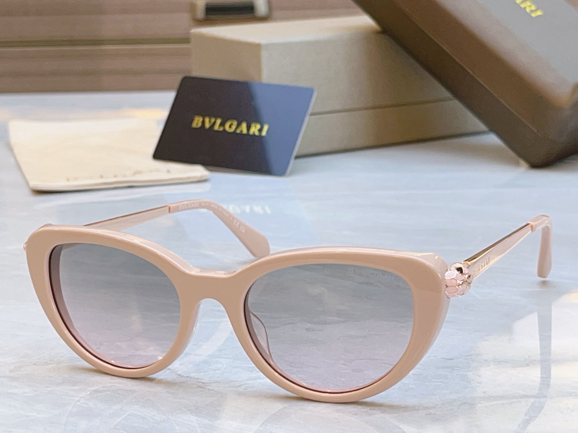 ，【BVLGA*】宝格*丽新款太阳镜，MODEL：BV 40067I，SIZE：50口19-140