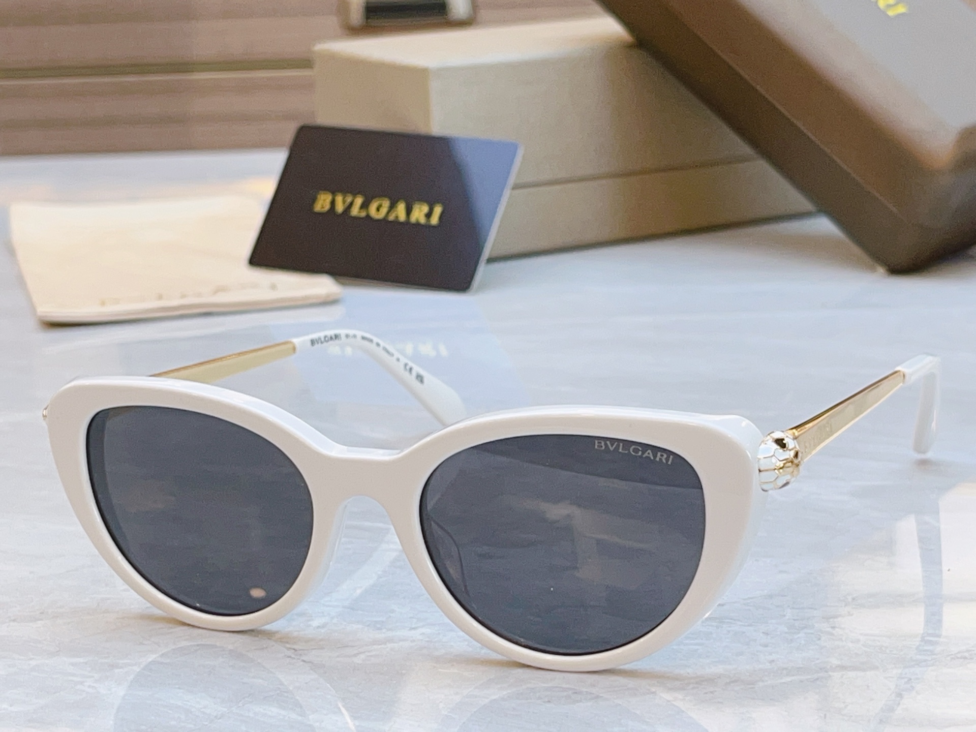 ，【BVLGA*】宝格*丽新款太阳镜，MODEL：BV 40067I，SIZE：50口19-140