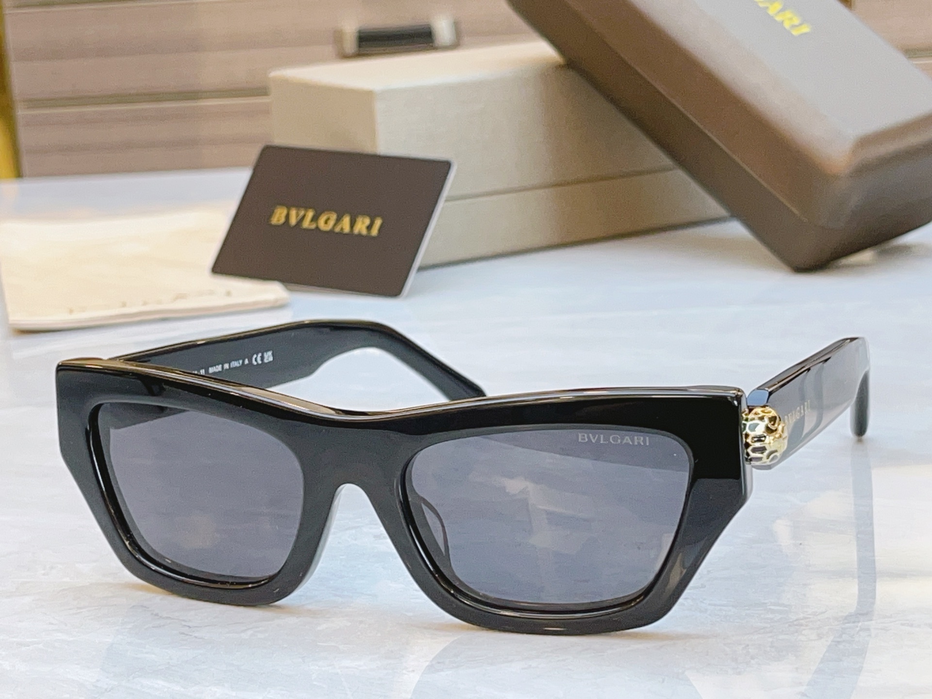 ，【BVLGA*】宝格*丽新款太阳镜，MODEL：BV 40085U，SIZE：54口20-140