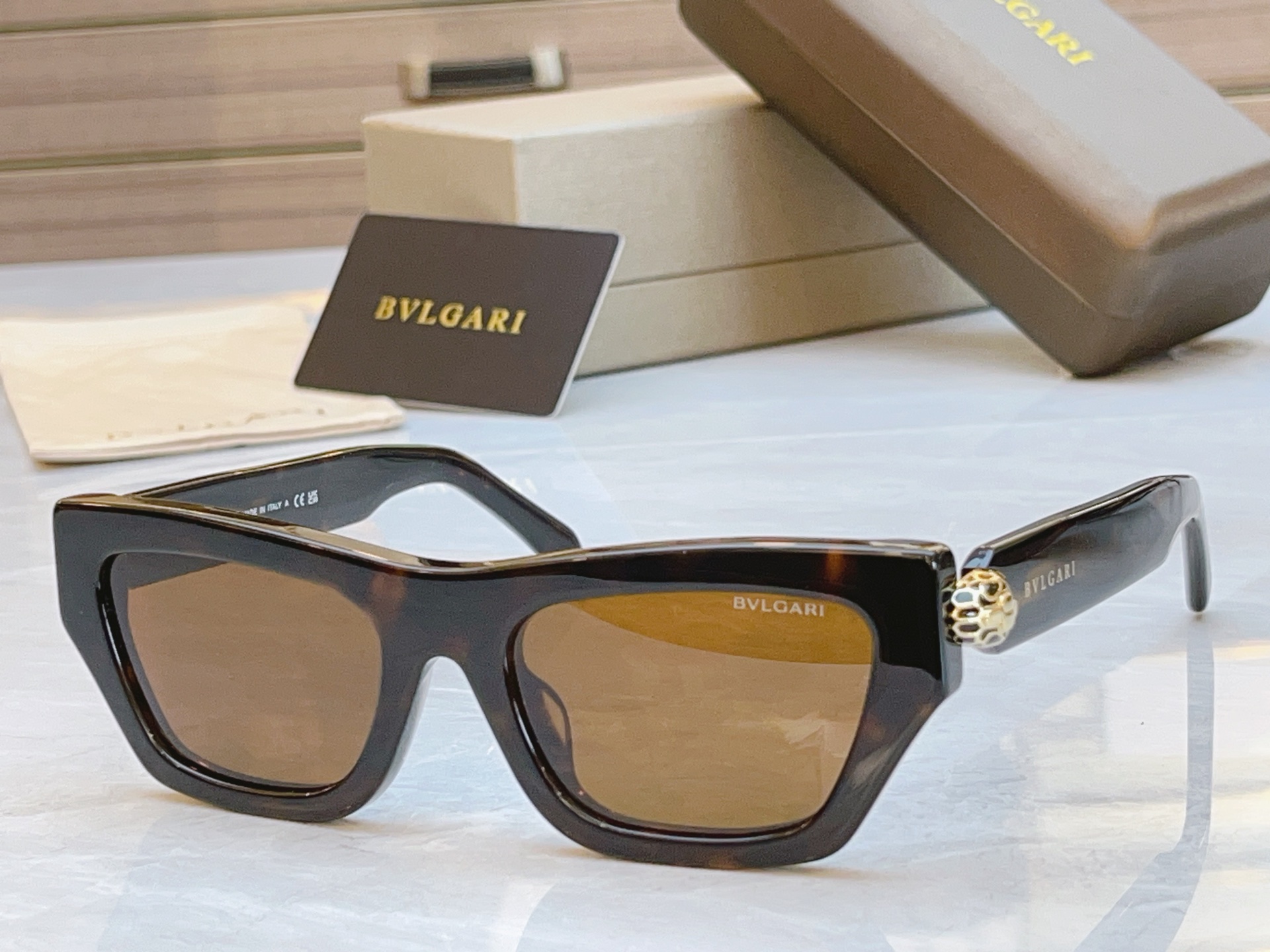 ，【BVLGA*】宝格*丽新款太阳镜，MODEL：BV 40085U，SIZE：54口20-140