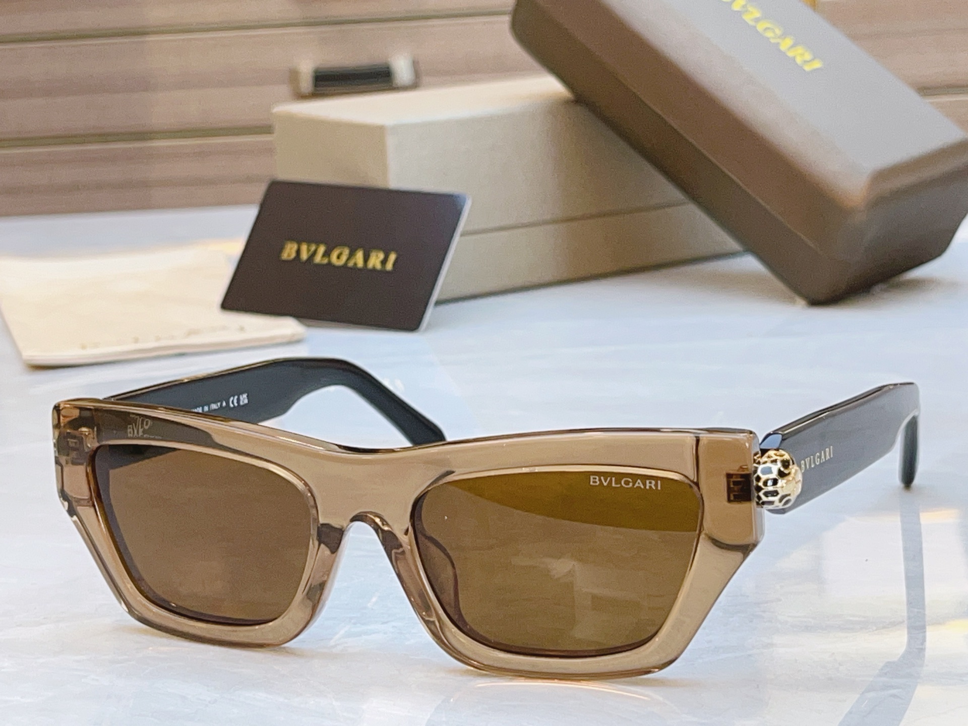 ，【BVLGA*】宝格*丽新款太阳镜，MODEL：BV 40085U，SIZE：54口20-140