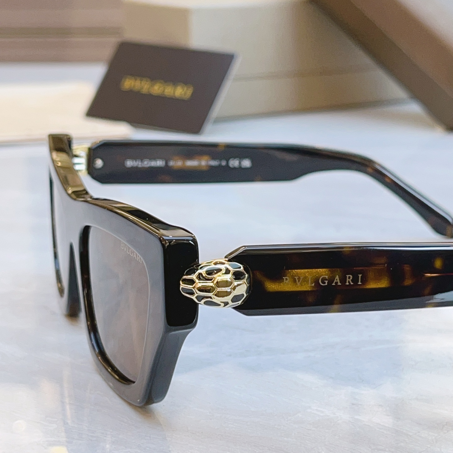 ，【BVLGA*】宝格*丽新款太阳镜，MODEL：BV 40085U，SIZE：54口20-140