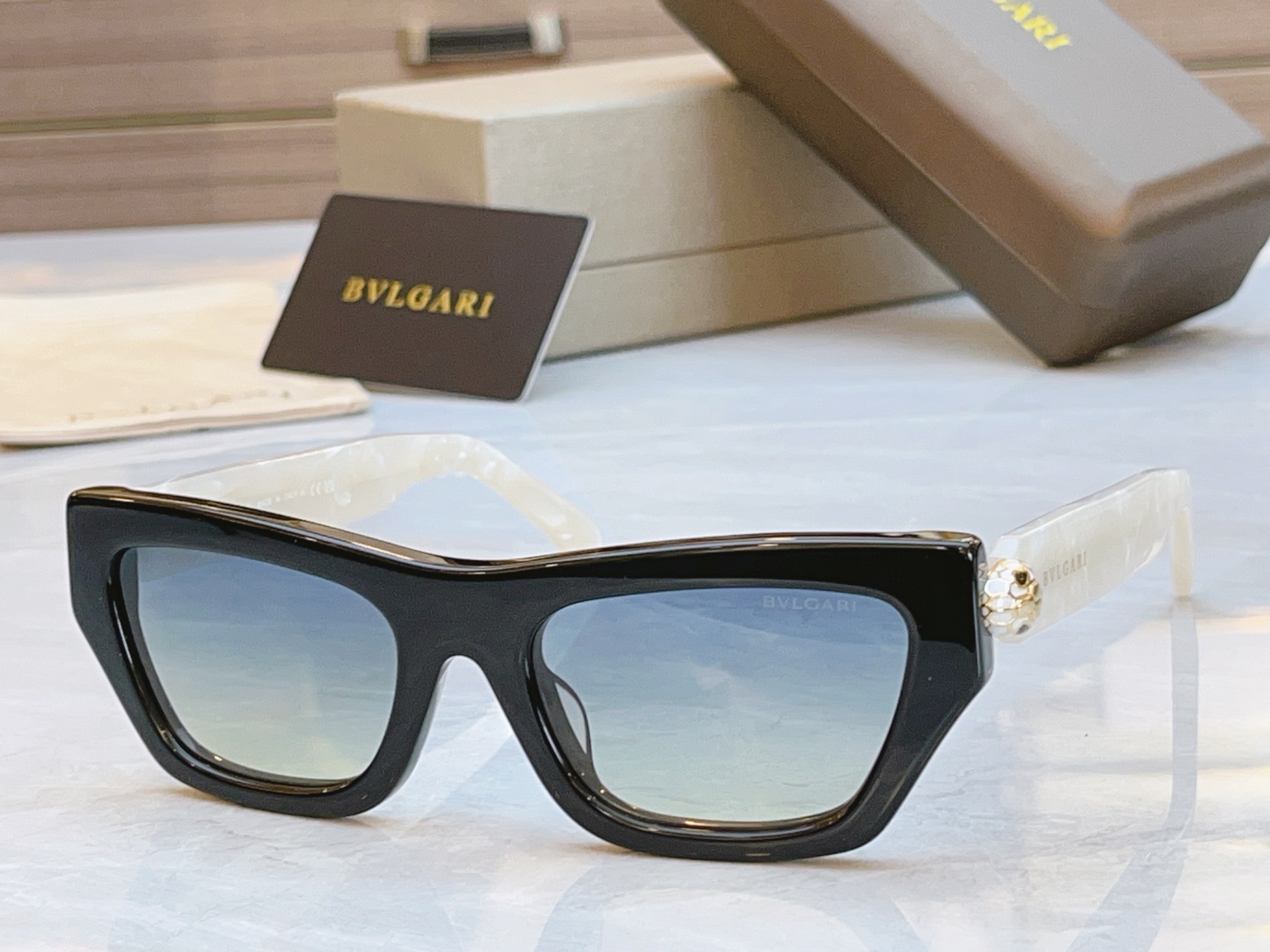 ，【BVLGA*】宝格*丽新款太阳镜，MODEL：BV 40085U，SIZE：54口20-140