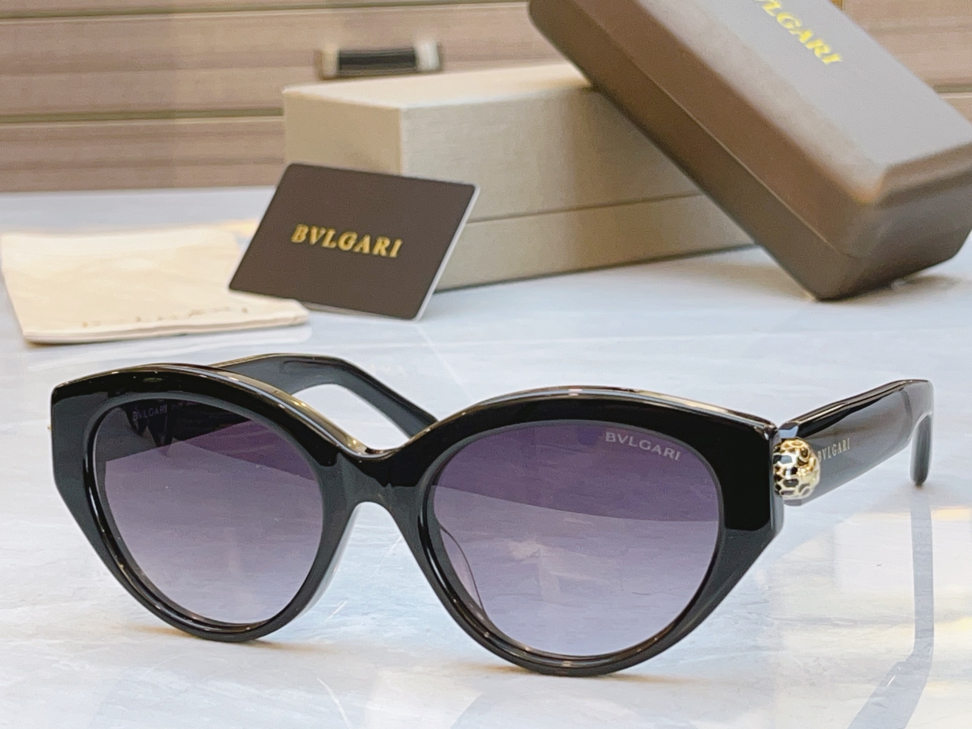 ，【BVLGA*】宝格*丽新款太阳镜，MODEL：BV 40084U，SIZE：53口19-140
