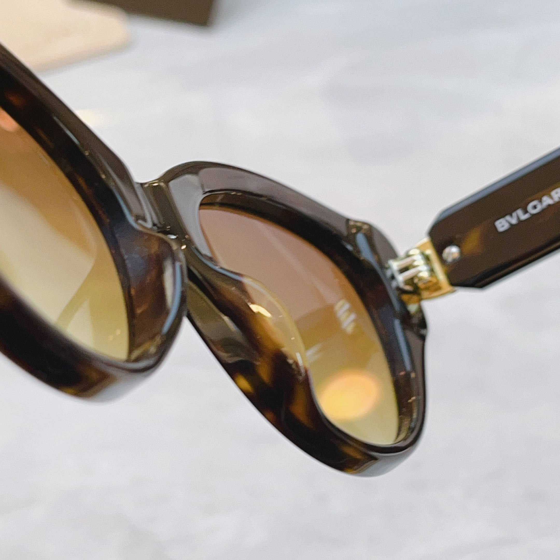 ，【BVLGA*】宝格*丽新款太阳镜，MODEL：BV 40084U，SIZE：53口19-140