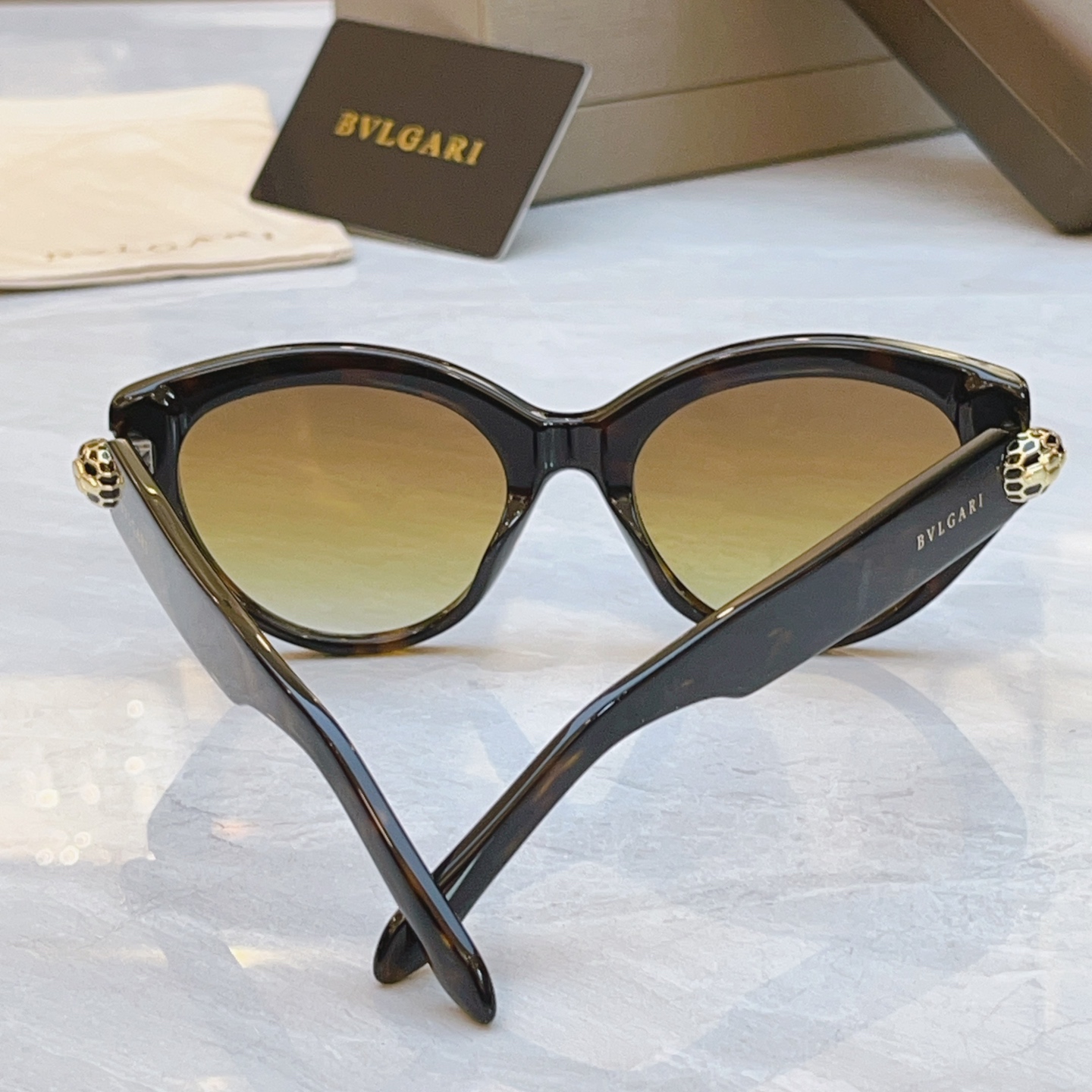 ，【BVLGA*】宝格*丽新款太阳镜，MODEL：BV 40084U，SIZE：53口19-140
