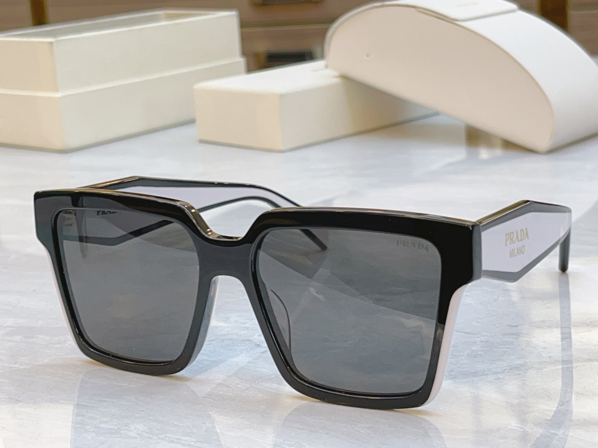 ，【PRAD*】普拉*达新款太阳镜🕶️，MODEL：SPR 24Z，SIZE：56口18-145