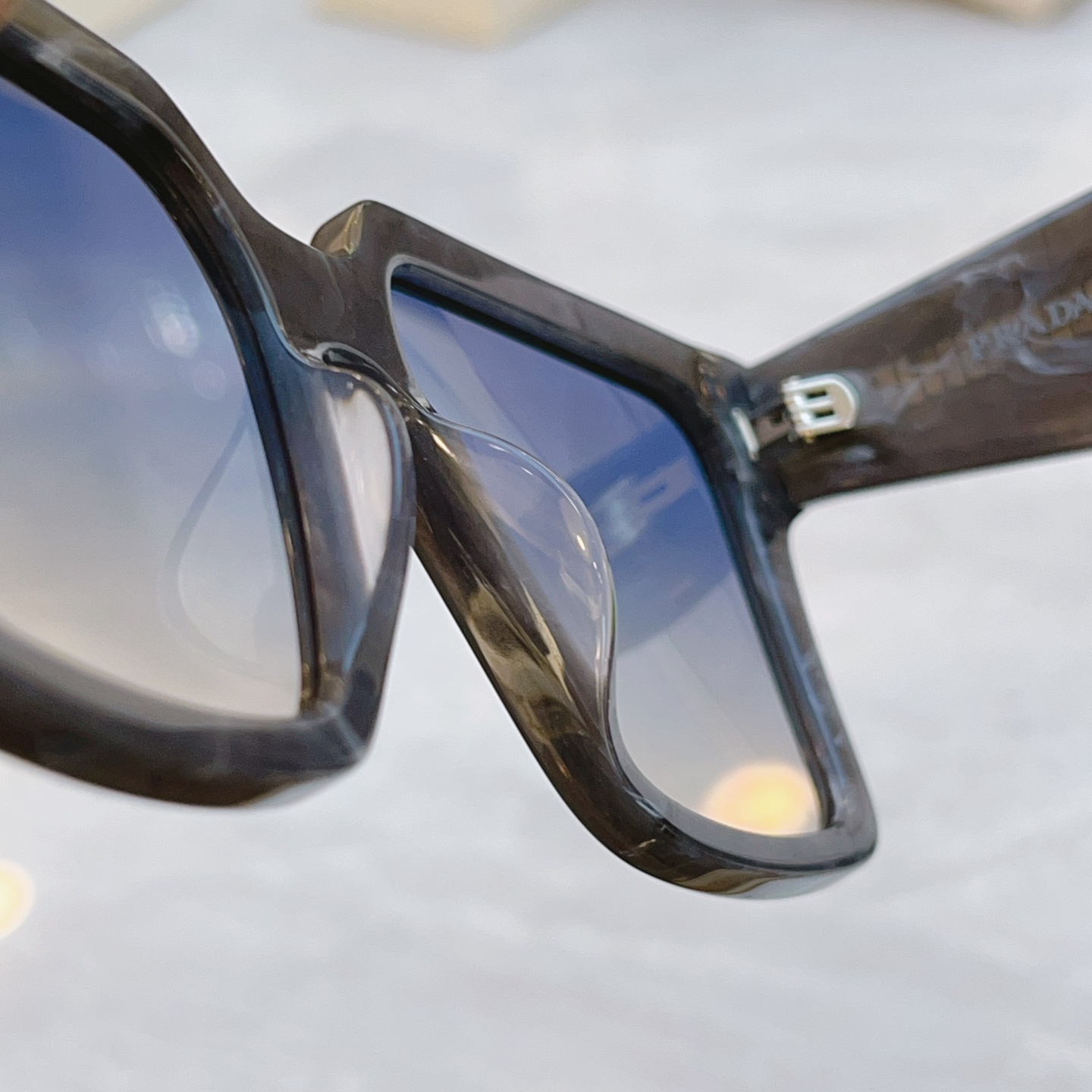 ，【PRAD*】普拉*达新款太阳镜🕶️，MODEL：SPR 24Z，SIZE：56口18-145