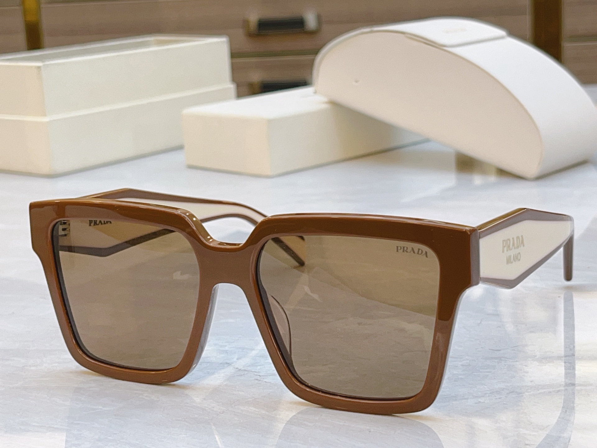 ，【PRAD*】普拉*达新款太阳镜🕶️，MODEL：SPR 24Z，SIZE：56口18-145