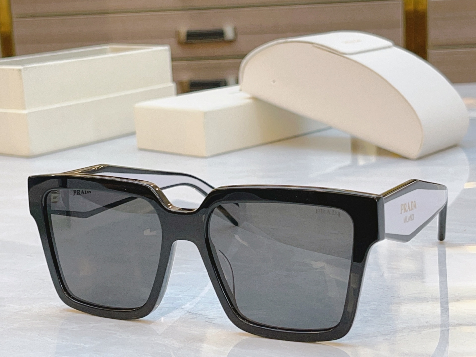 ，【PRAD*】普拉*达新款太阳镜🕶️，MODEL：SPR 24Z，SIZE：56口18-145