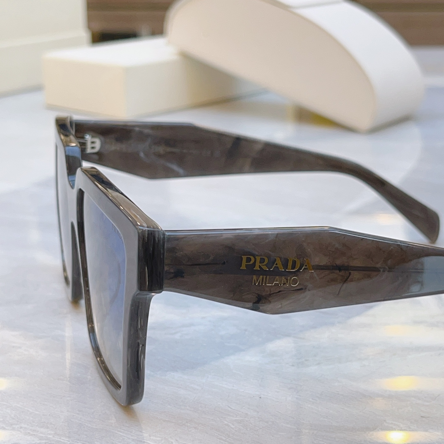 ，【PRAD*】普拉*达新款太阳镜🕶️，MODEL：SPR 24Z，SIZE：56口18-145