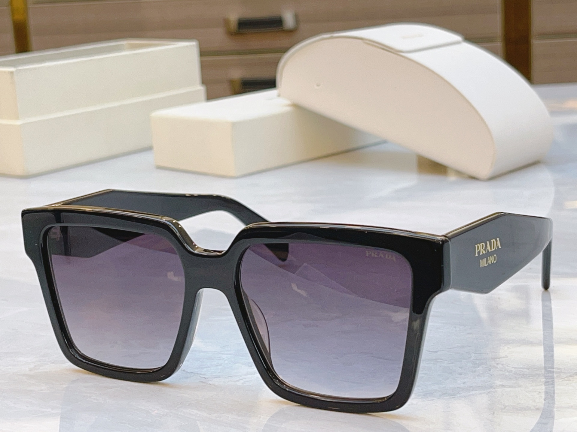 ，【PRAD*】普拉*达新款太阳镜🕶️，MODEL：SPR 24Z，SIZE：56口18-145