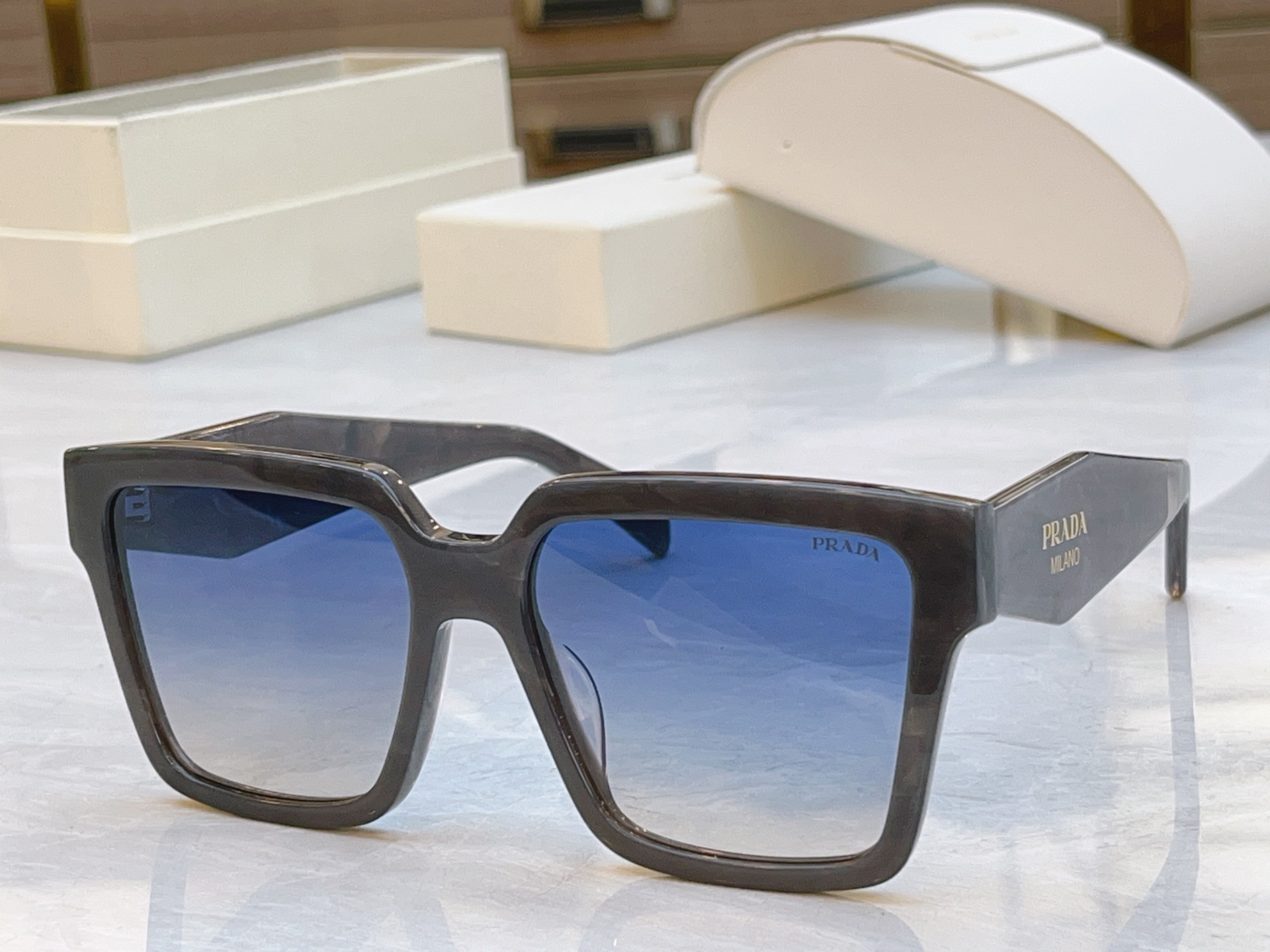 ，【PRAD*】普拉*达新款太阳镜🕶️，MODEL：SPR 24Z，SIZE：56口18-145