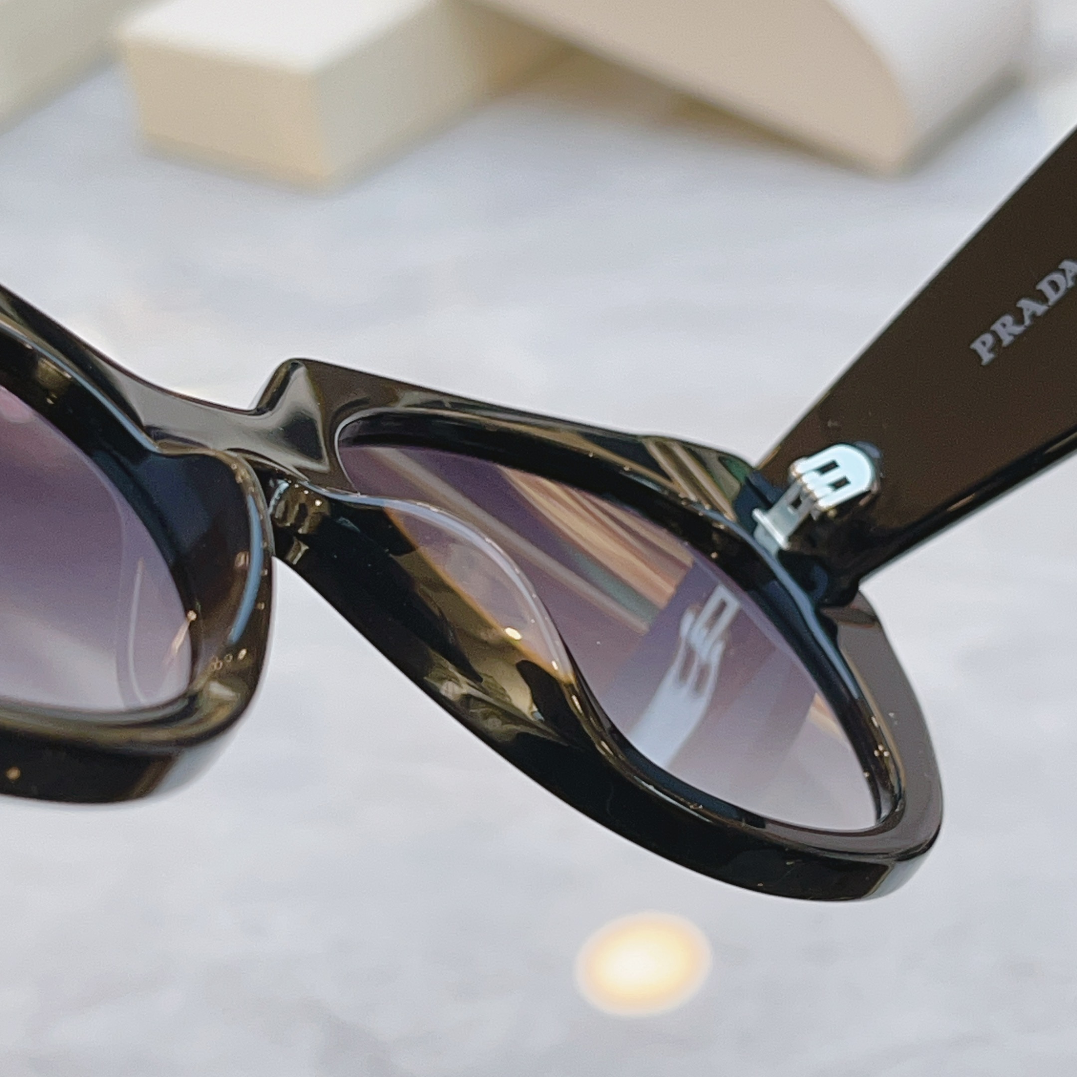，【PRAD*】普拉*达新款太阳镜🕶️，MODEL：SPR 14w，SIZE：52口21-145