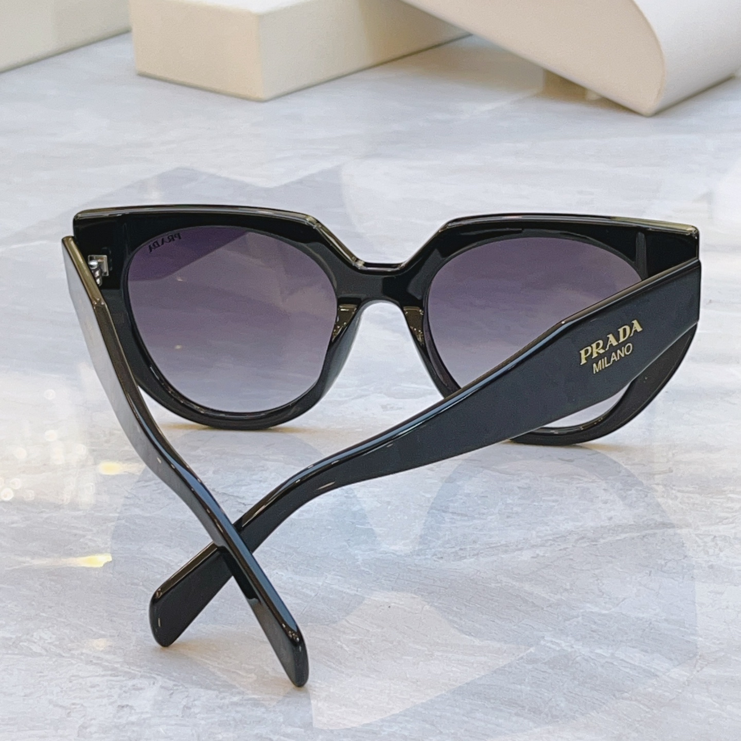，【PRAD*】普拉*达新款太阳镜🕶️，MODEL：SPR 14w，SIZE：52口21-145