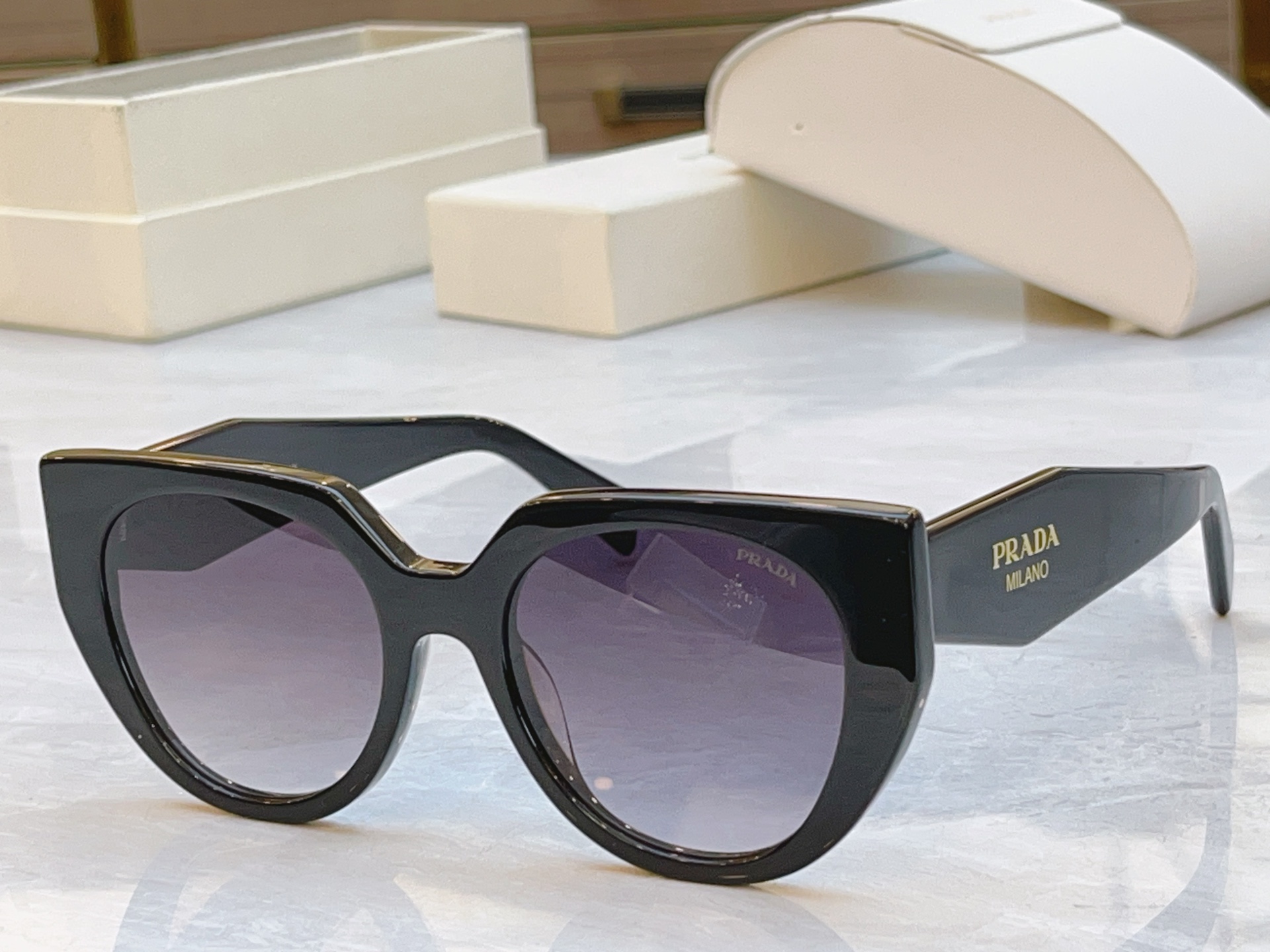 ，【PRAD*】普拉*达新款太阳镜🕶️，MODEL：SPR 14w，SIZE：52口21-145