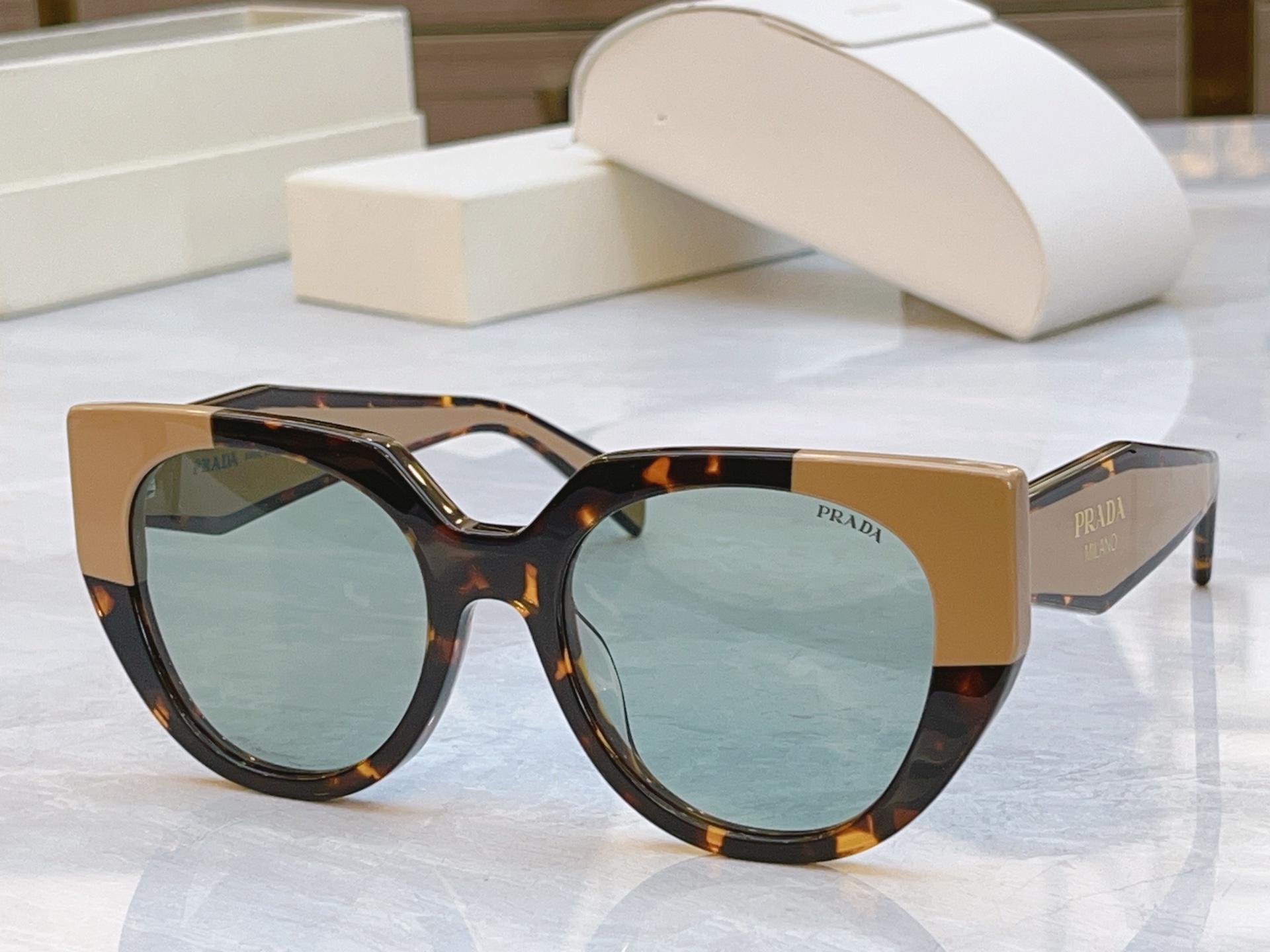 ，【PRAD*】普拉*达新款太阳镜🕶️，MODEL：SPR 14w，SIZE：52口21-145