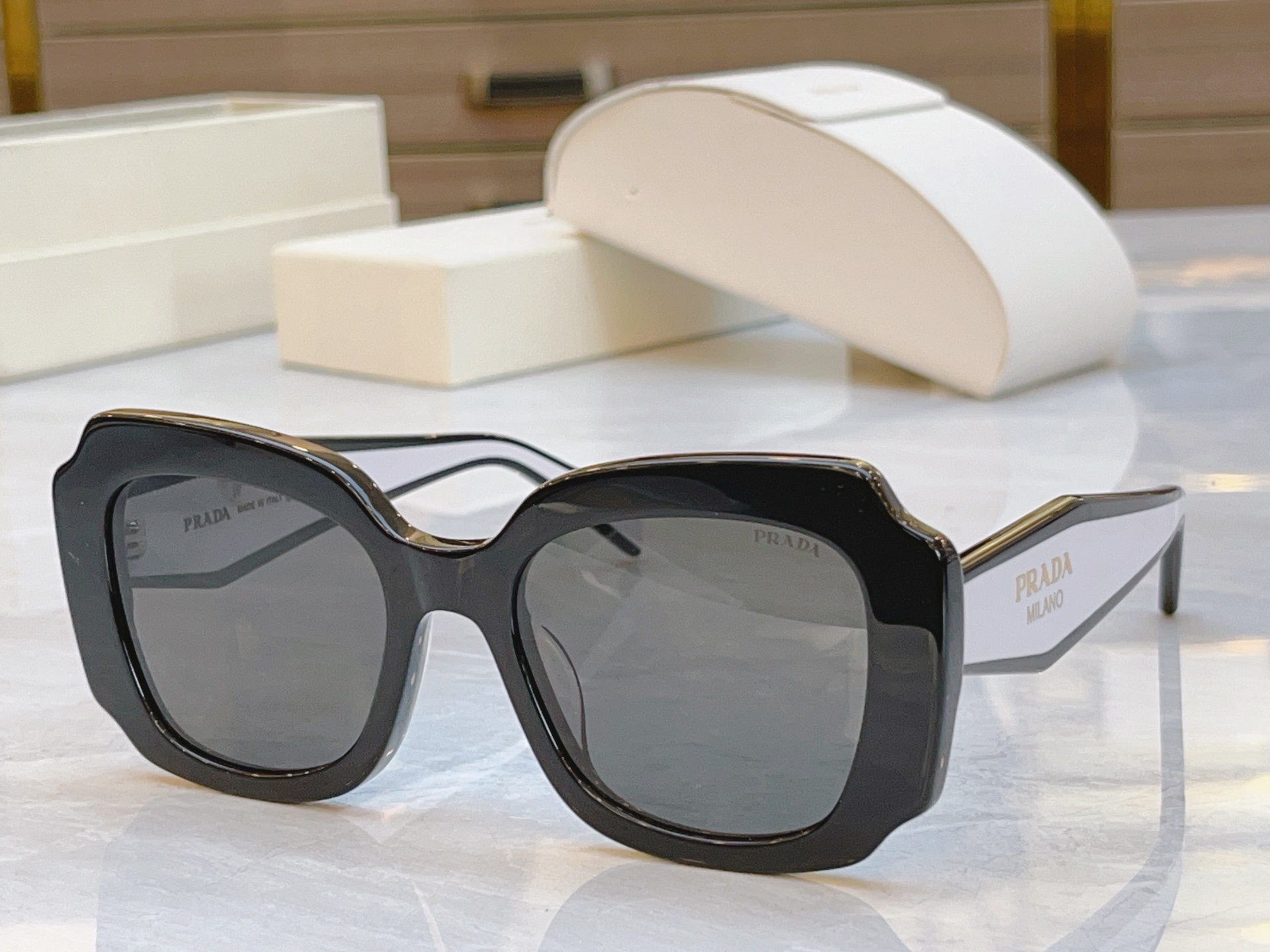 ，【PRAD*】普拉*达新款太阳镜🕶️，MODEL：SPR 16Y，SIZE：51口21-145