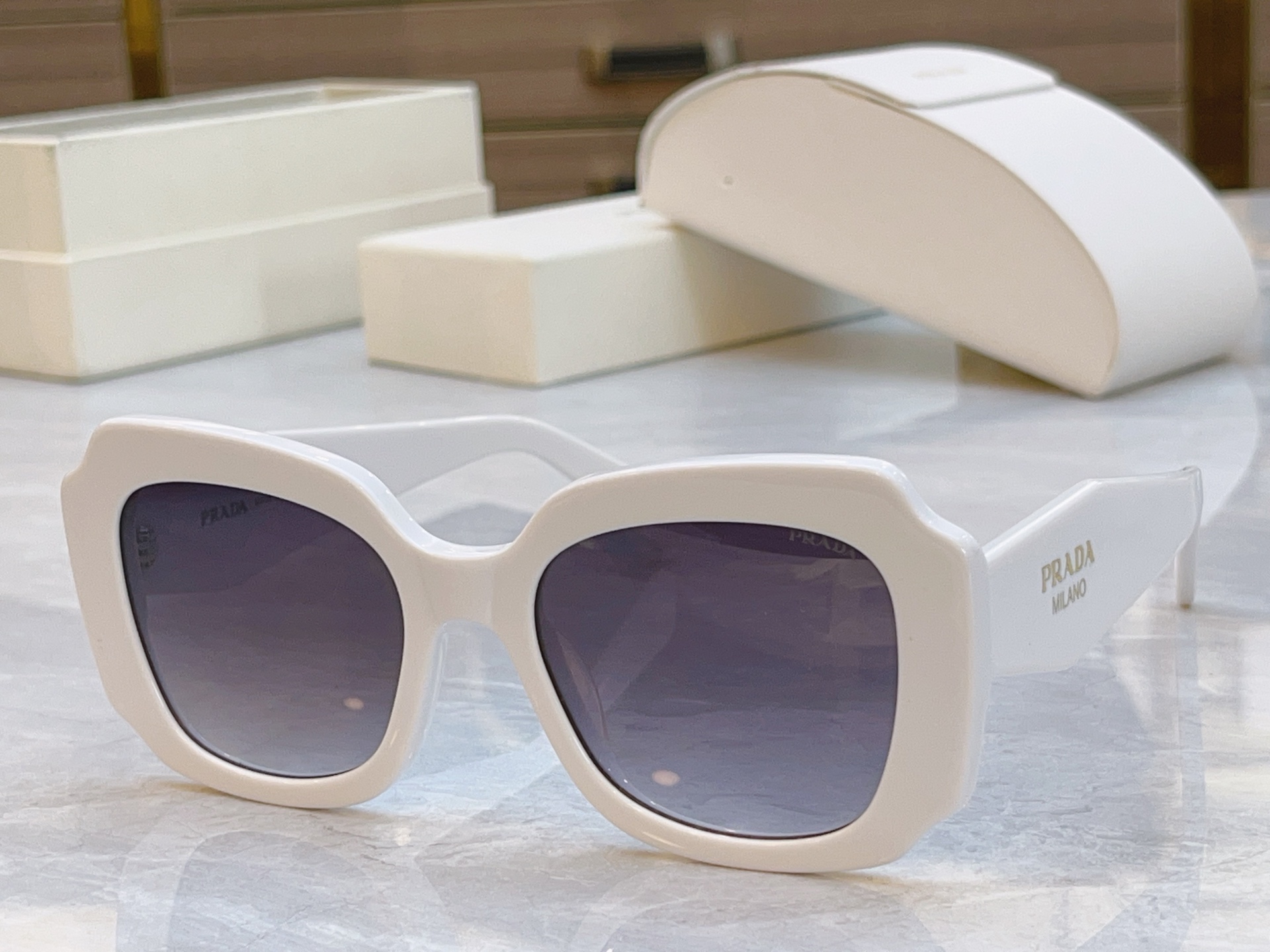 ，【PRAD*】普拉*达新款太阳镜🕶️，MODEL：SPR 16Y，SIZE：51口21-145