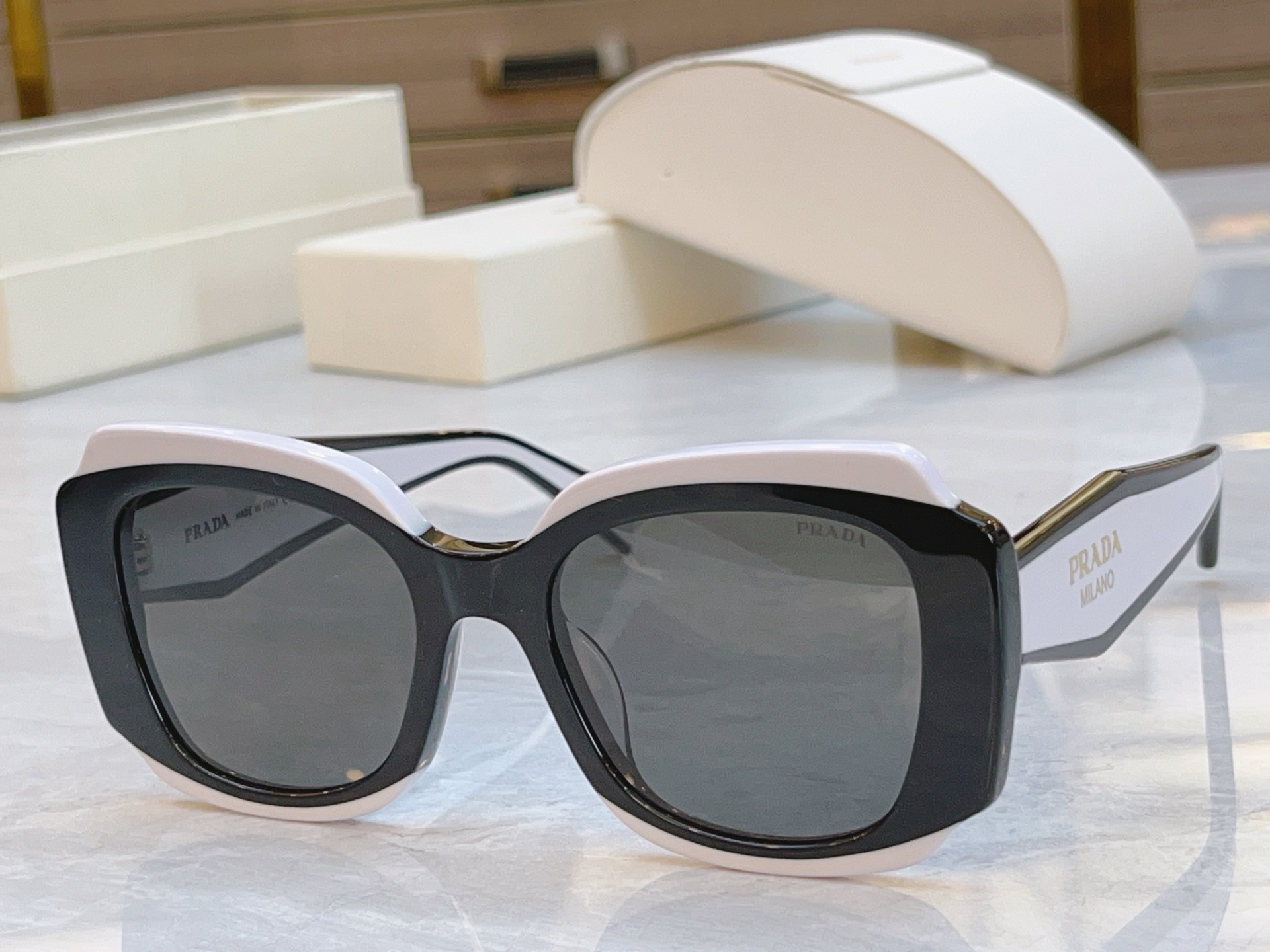 ，【PRAD*】普拉*达新款太阳镜🕶️，MODEL：SPR 16Y，SIZE：51口21-145