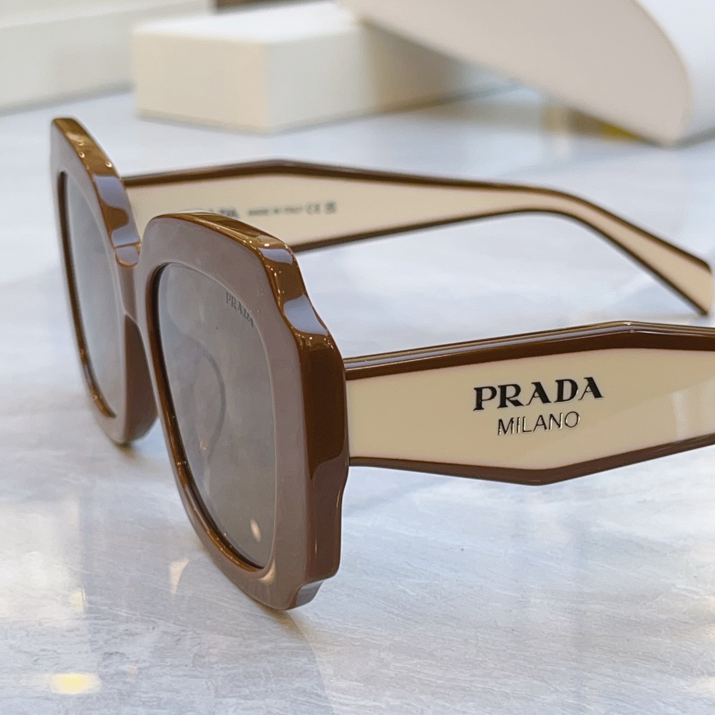 ，【PRAD*】普拉*达新款太阳镜🕶️，MODEL：SPR 16Y，SIZE：51口21-145