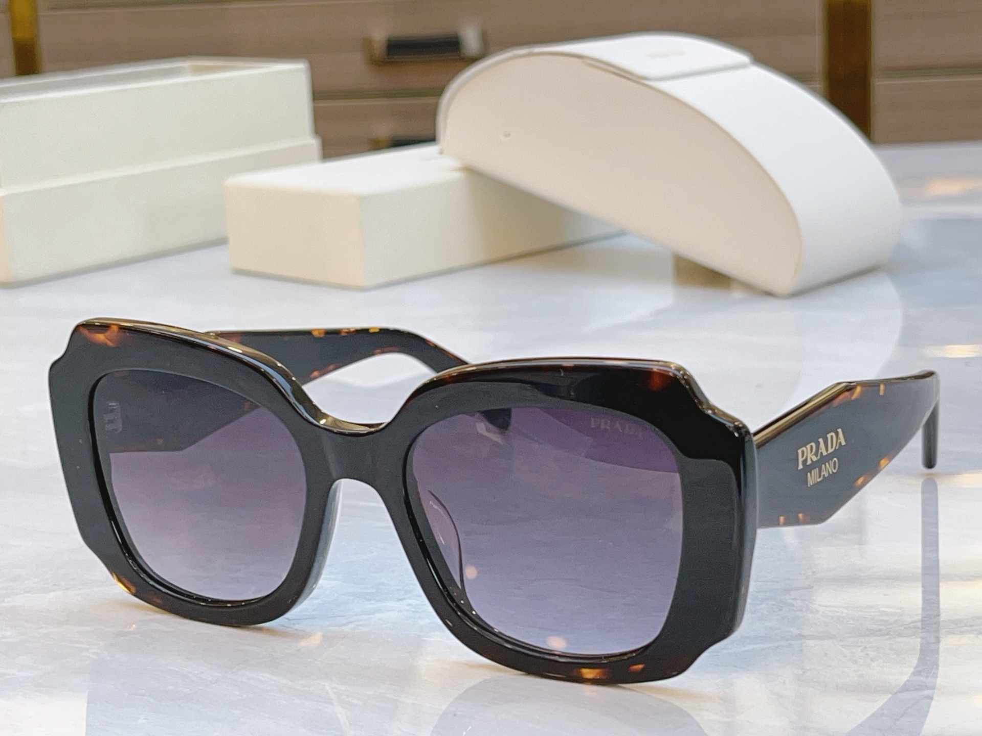 ，【PRAD*】普拉*达新款太阳镜🕶️，MODEL：SPR 16Y，SIZE：51口21-145