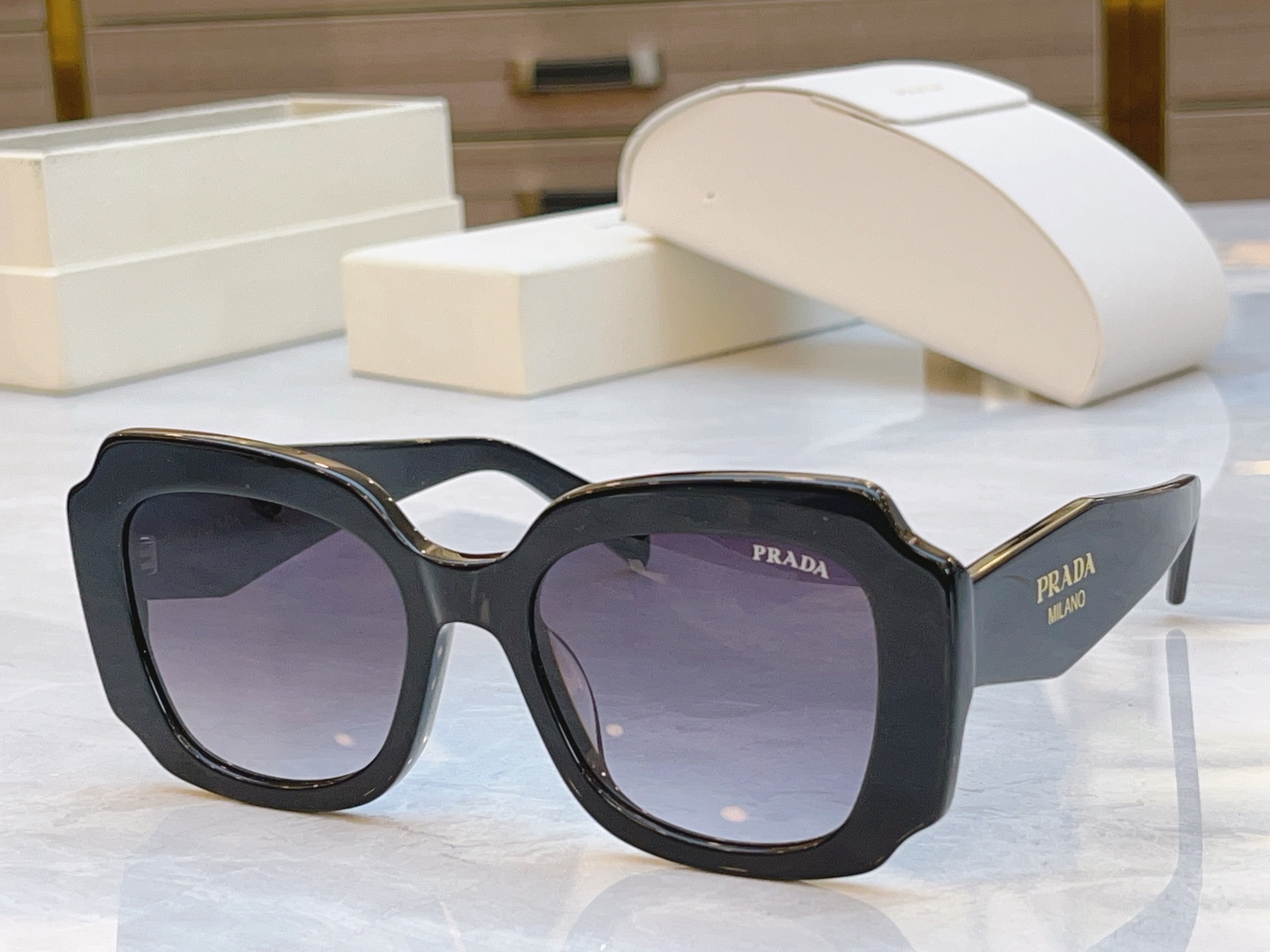 ，【PRAD*】普拉*达新款太阳镜🕶️，MODEL：SPR 16Y，SIZE：51口21-145
