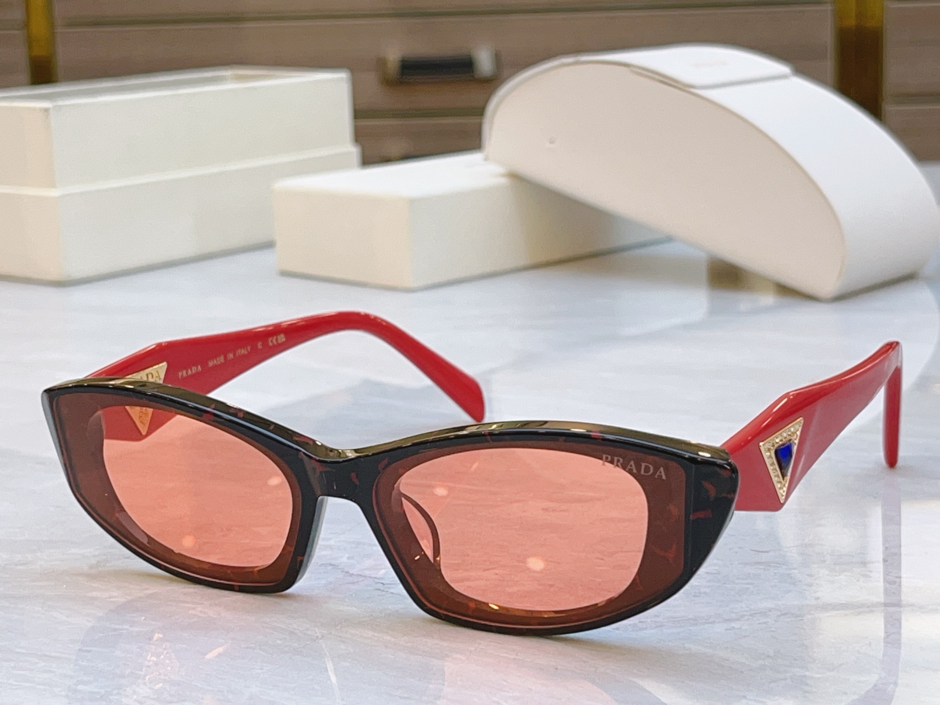 ，【PRAD*】普拉*达新款太阳镜🕶️，MODEL：PR 1704LS，SIZE：50口22-145