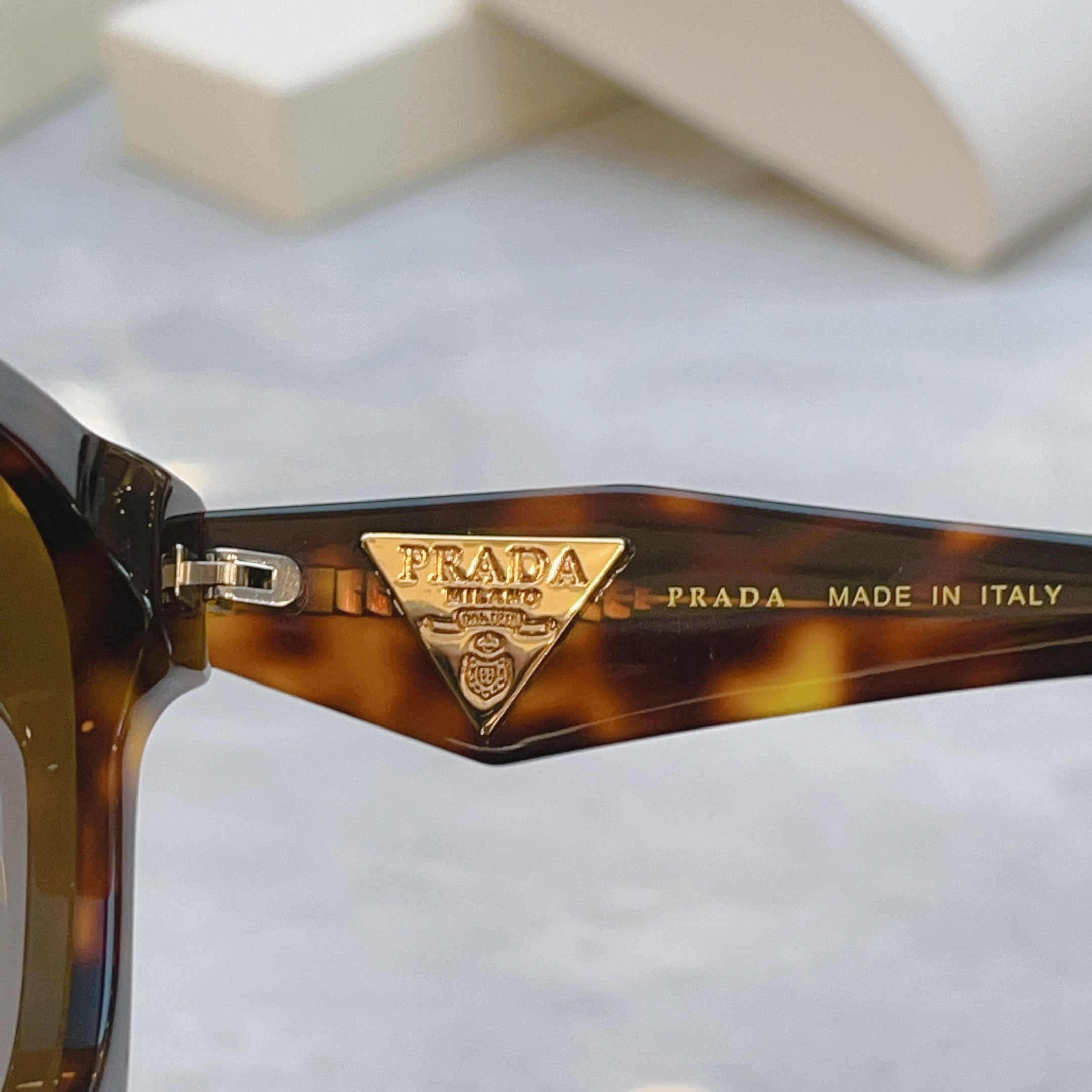，【PRAD*】普拉*达新款太阳镜🕶️，MODEL：PR 1705LS，SIZE：50口22-145