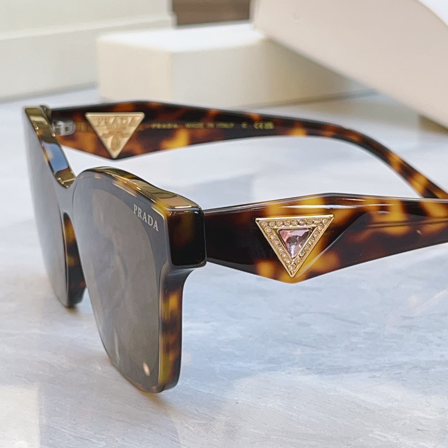 ，【PRAD*】普拉*达新款太阳镜🕶️，MODEL：PR 1705LS，SIZE：50口22-145
