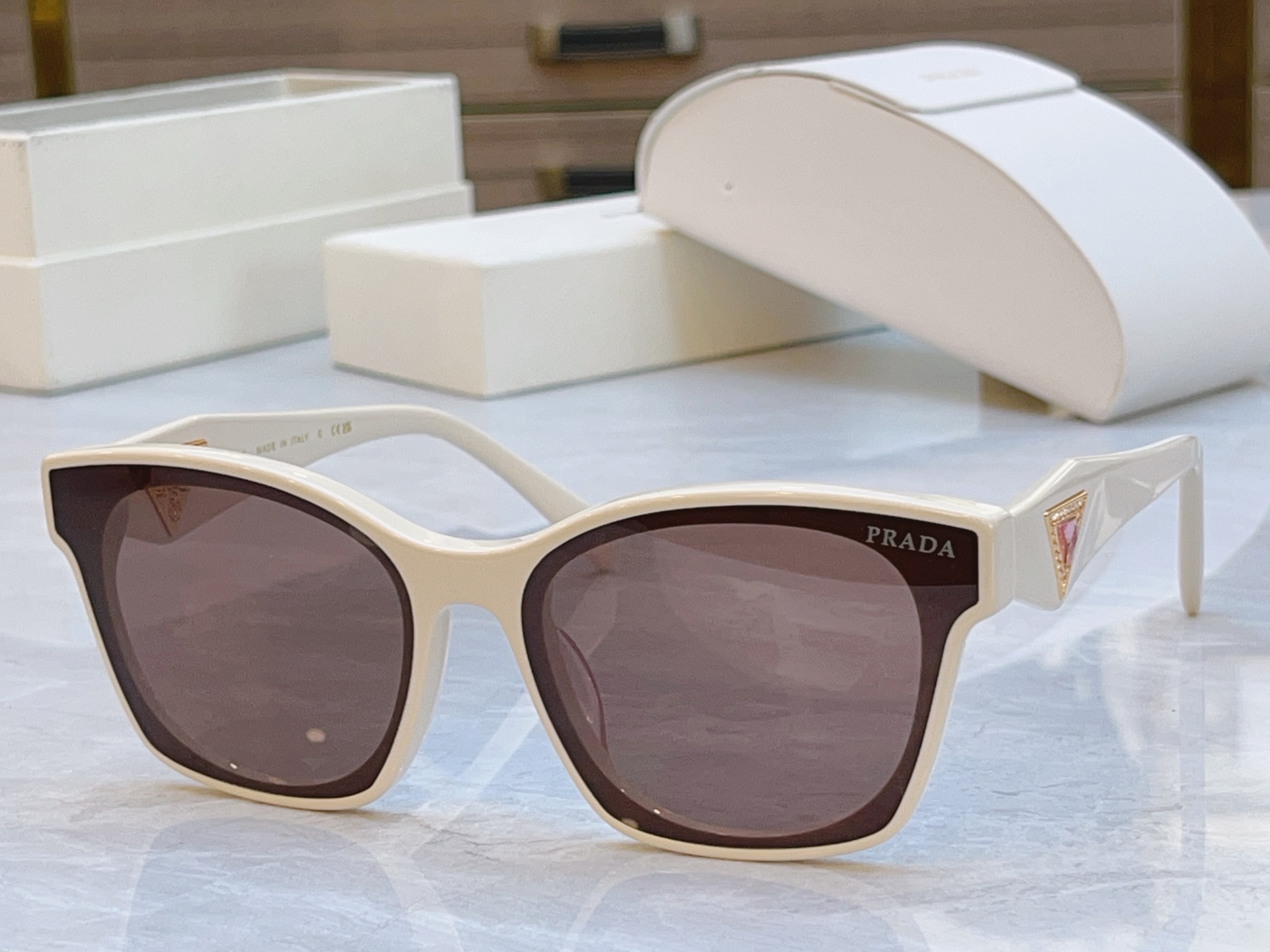 ，【PRAD*】普拉*达新款太阳镜🕶️，MODEL：PR 1705LS，SIZE：50口22-145