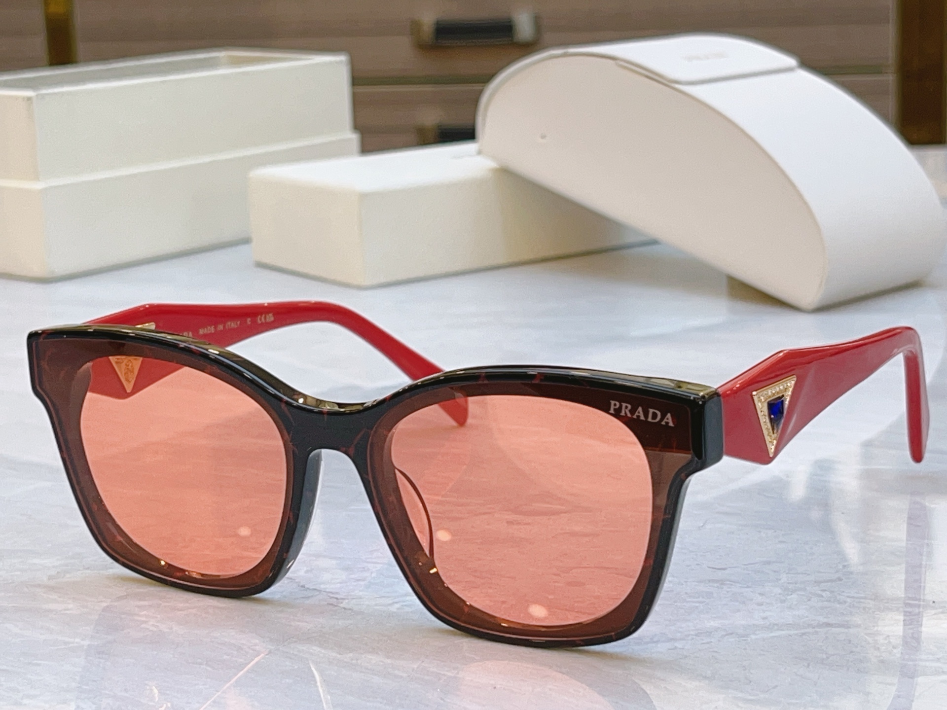 ，【PRAD*】普拉*达新款太阳镜🕶️，MODEL：PR 1705LS，SIZE：50口22-145