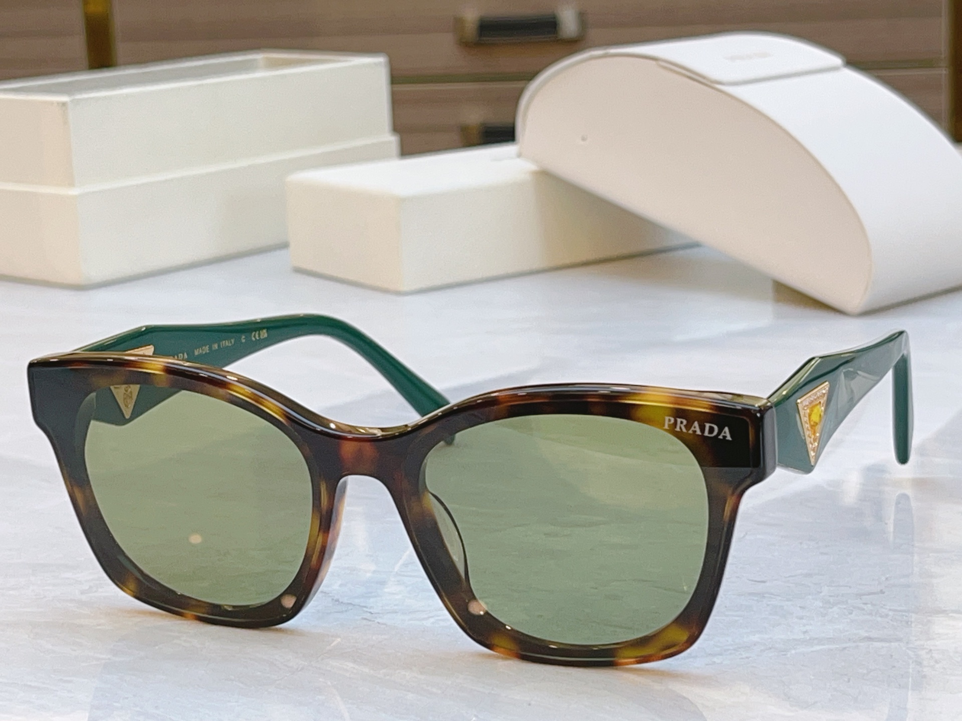 ，【PRAD*】普拉*达新款太阳镜🕶️，MODEL：PR 1705LS，SIZE：50口22-145