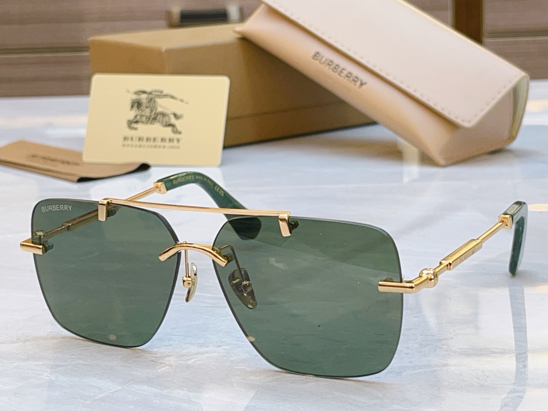 ，【BURBERR*】巴宝*莉新款光学架。MODEL：BE6004，SIZE：62口12-142