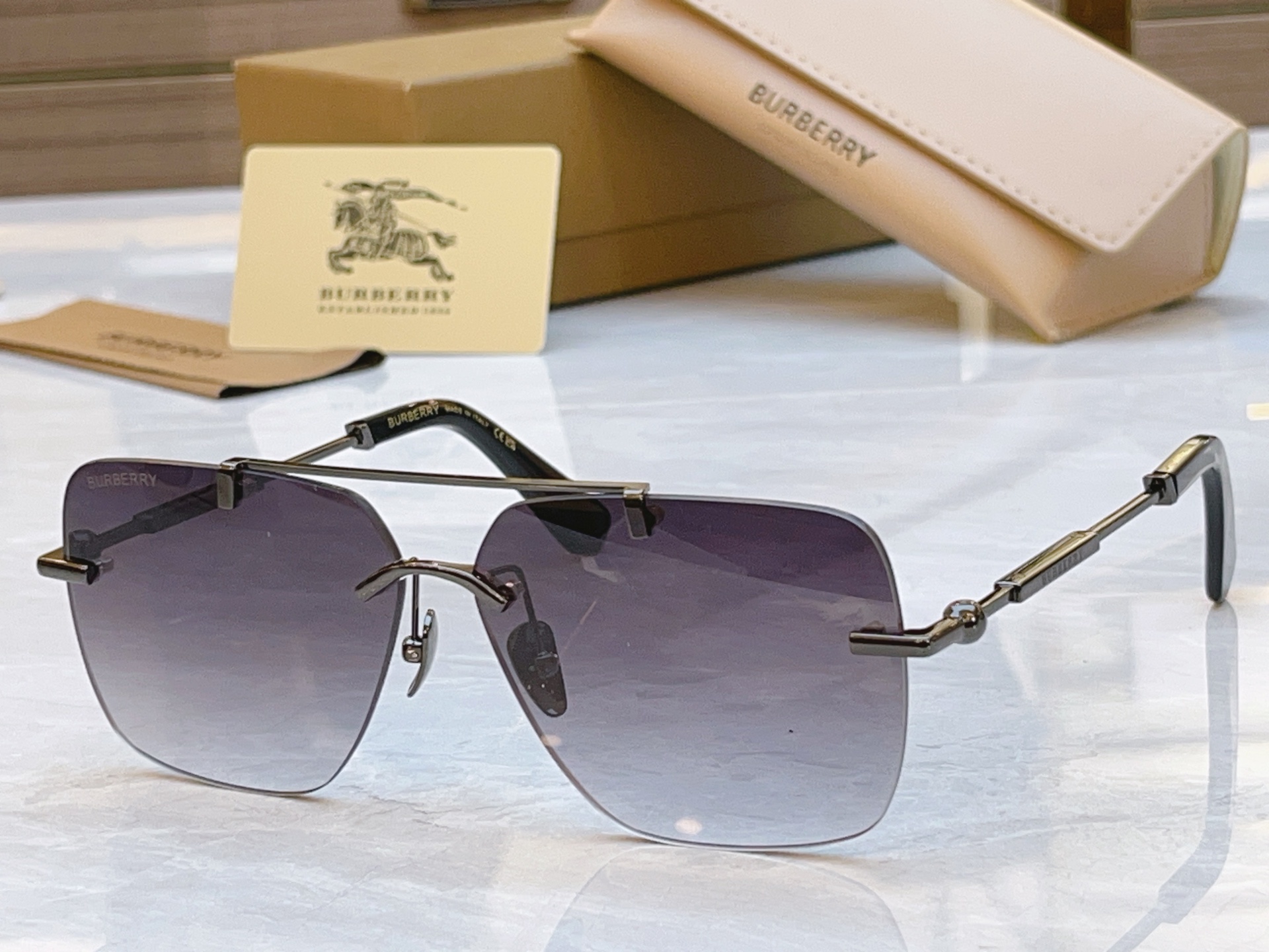 ，【BURBERR*】巴宝*莉新款光学架。MODEL：BE6004，SIZE：62口12-142