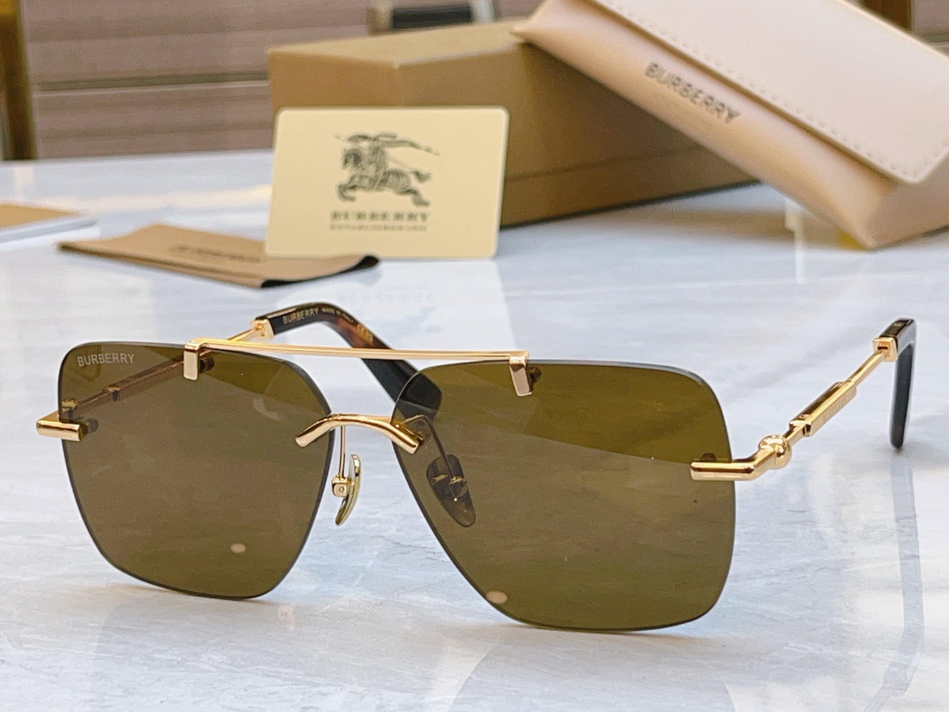 ，【BURBERR*】巴宝*莉新款光学架。MODEL：BE6004，SIZE：62口12-142