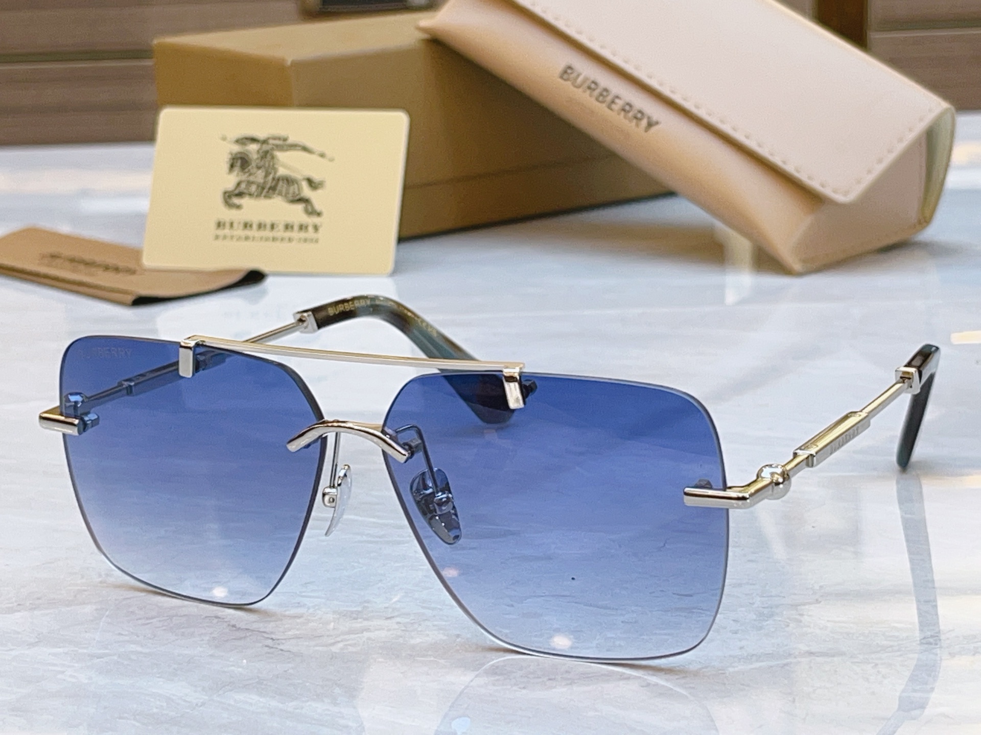 ，【BURBERR*】巴宝*莉新款光学架。MODEL：BE6004，SIZE：62口12-142