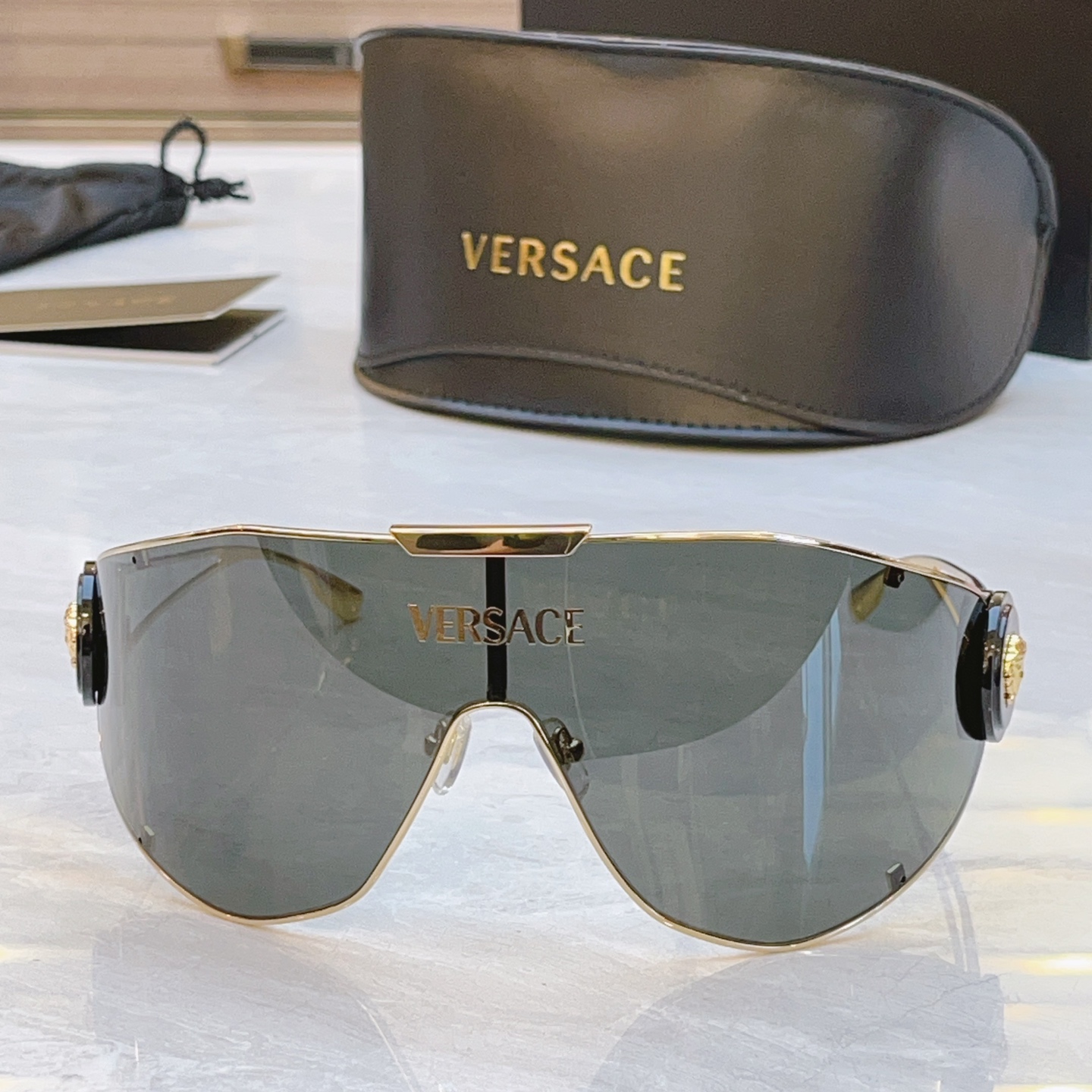 配送盒子，【VERSAC*】范思*哲新款太阳镜，MODEL：2268，SIZE：115