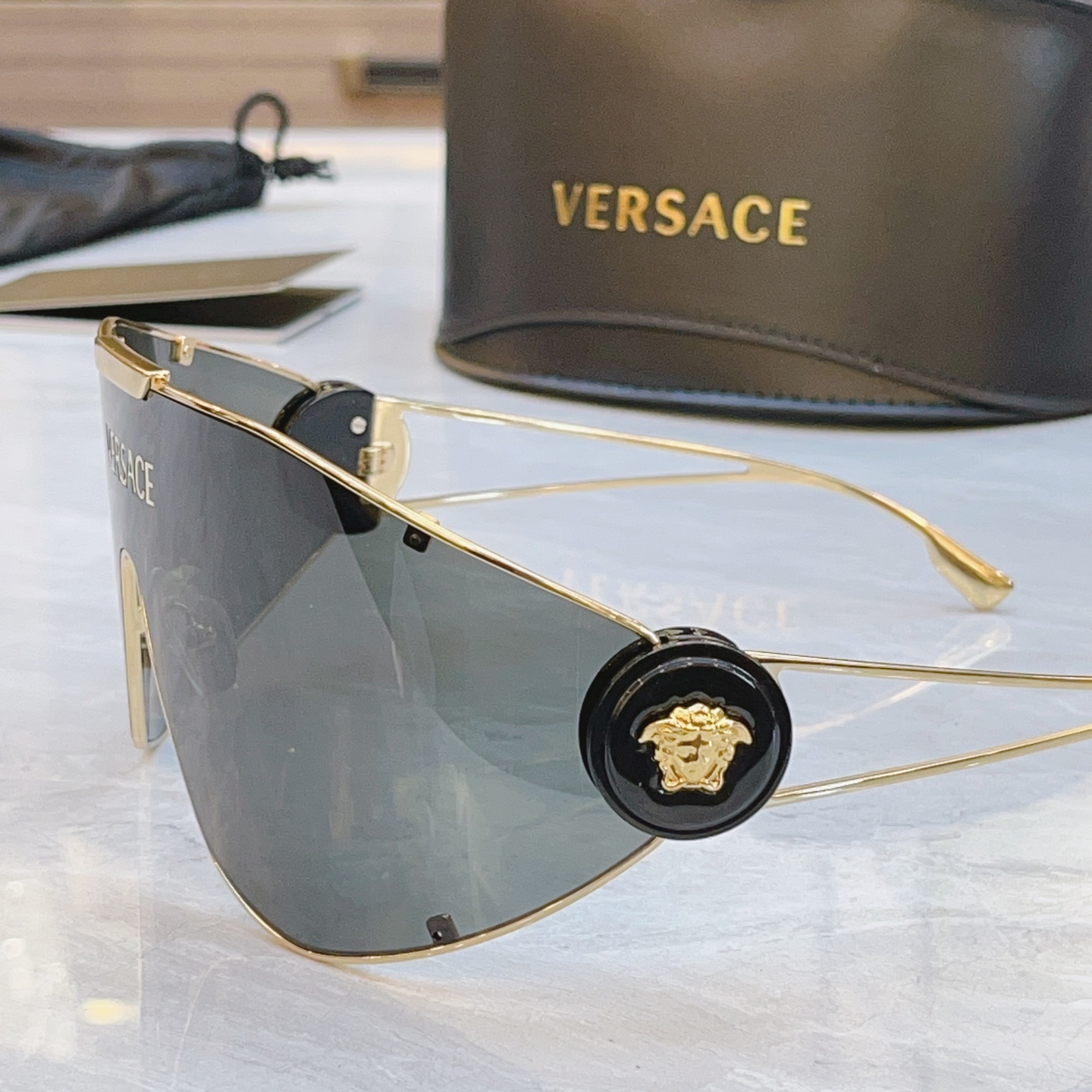 配送盒子，【VERSAC*】范思*哲新款太阳镜，MODEL：2268，SIZE：115