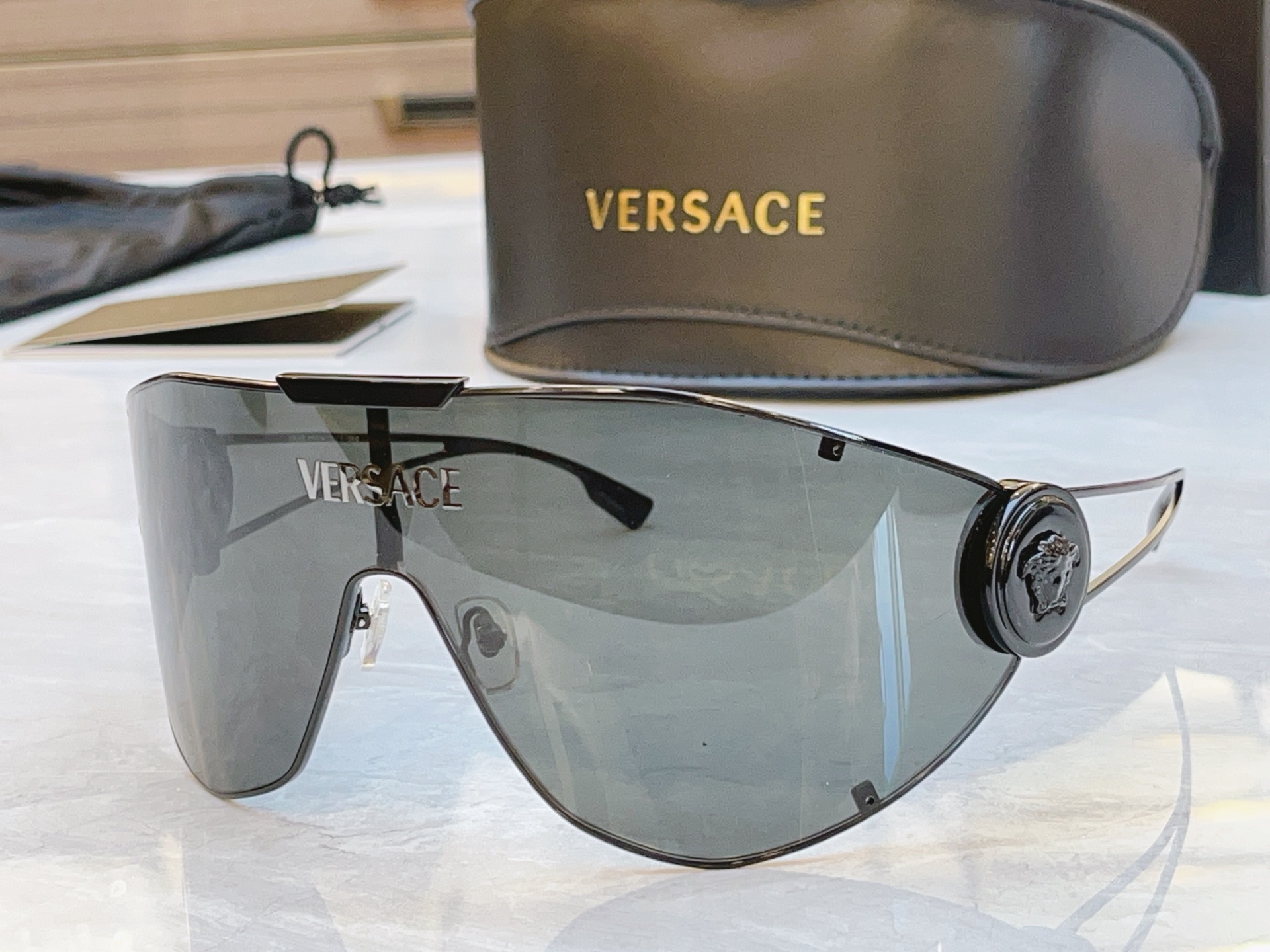 配送盒子，【VERSAC*】范思*哲新款太阳镜，MODEL：2268，SIZE：115