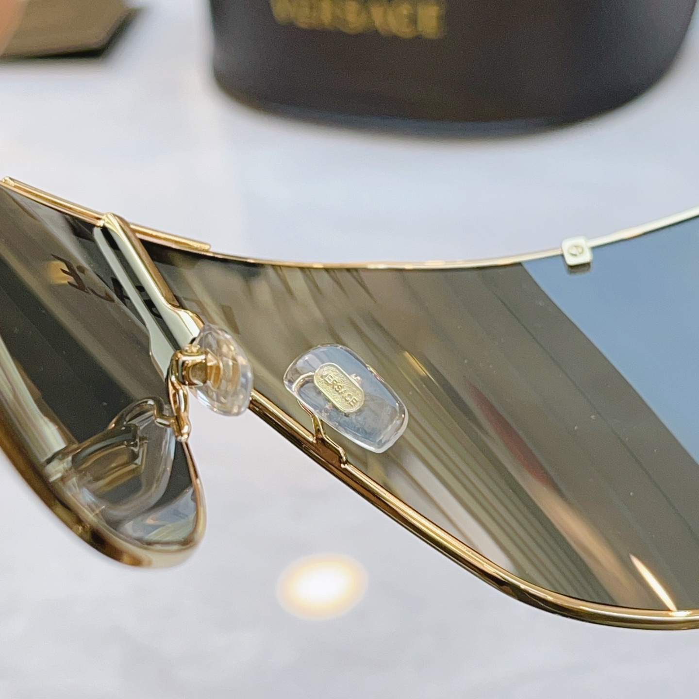 配送盒子，【VERSAC*】范思*哲新款太阳镜，MODEL：2268，SIZE：115