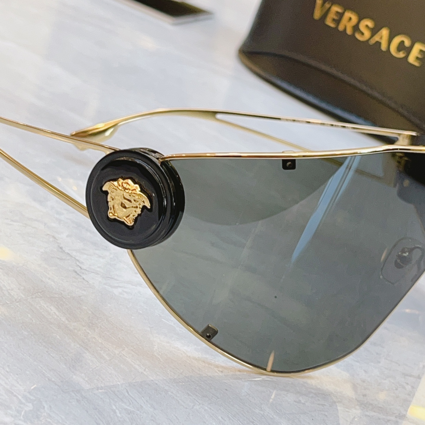 配送盒子，【VERSAC*】范思*哲新款太阳镜，MODEL：2268，SIZE：115